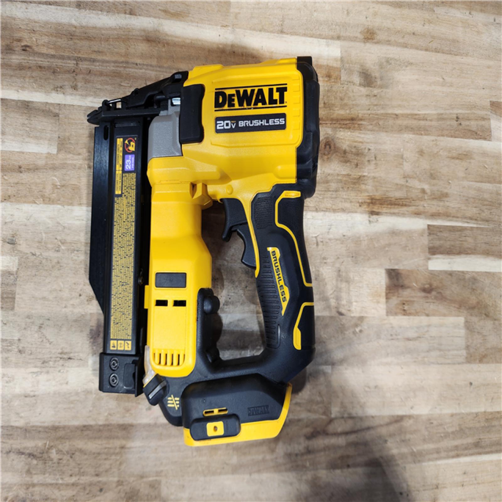 HOUSTON LOCATION - AS-IS DEWALT ATOMIC 20V MAX Lithium Ion Cordless 23 Gauge Pin Nailer Kit