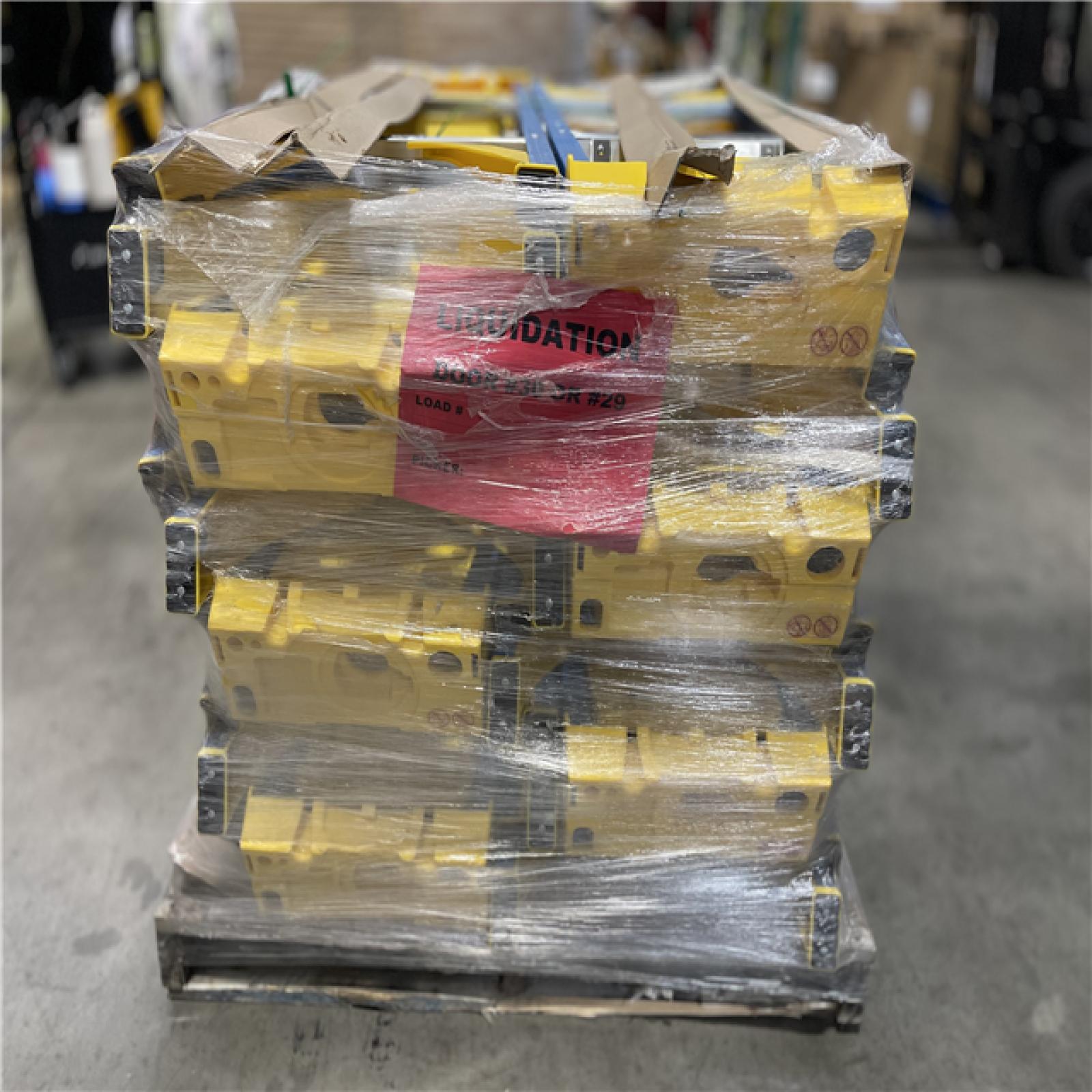 DALLAS LOCATION - Werner 4 Ft. 250 Lbs. Load Capacity Type-I Duty Rating Fiberglass Step Ladder PALLET-(12 UNITS)