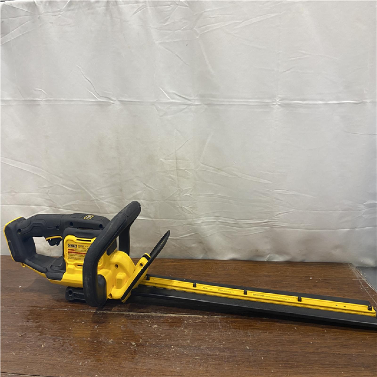 AS-IS DEWALT 20V MAX 22 Cordless Hedge Trimmer