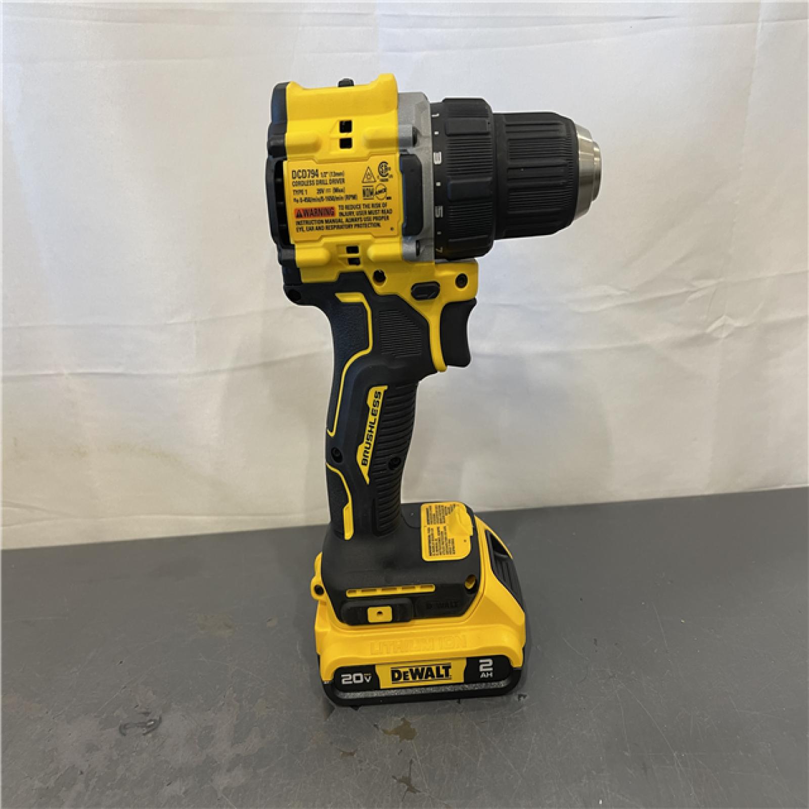 AS-IS- DEWALT ATOMIC COMPACT SERIES 20V MAX* Brushless Cordless 1/2 Drill/Driver Kit