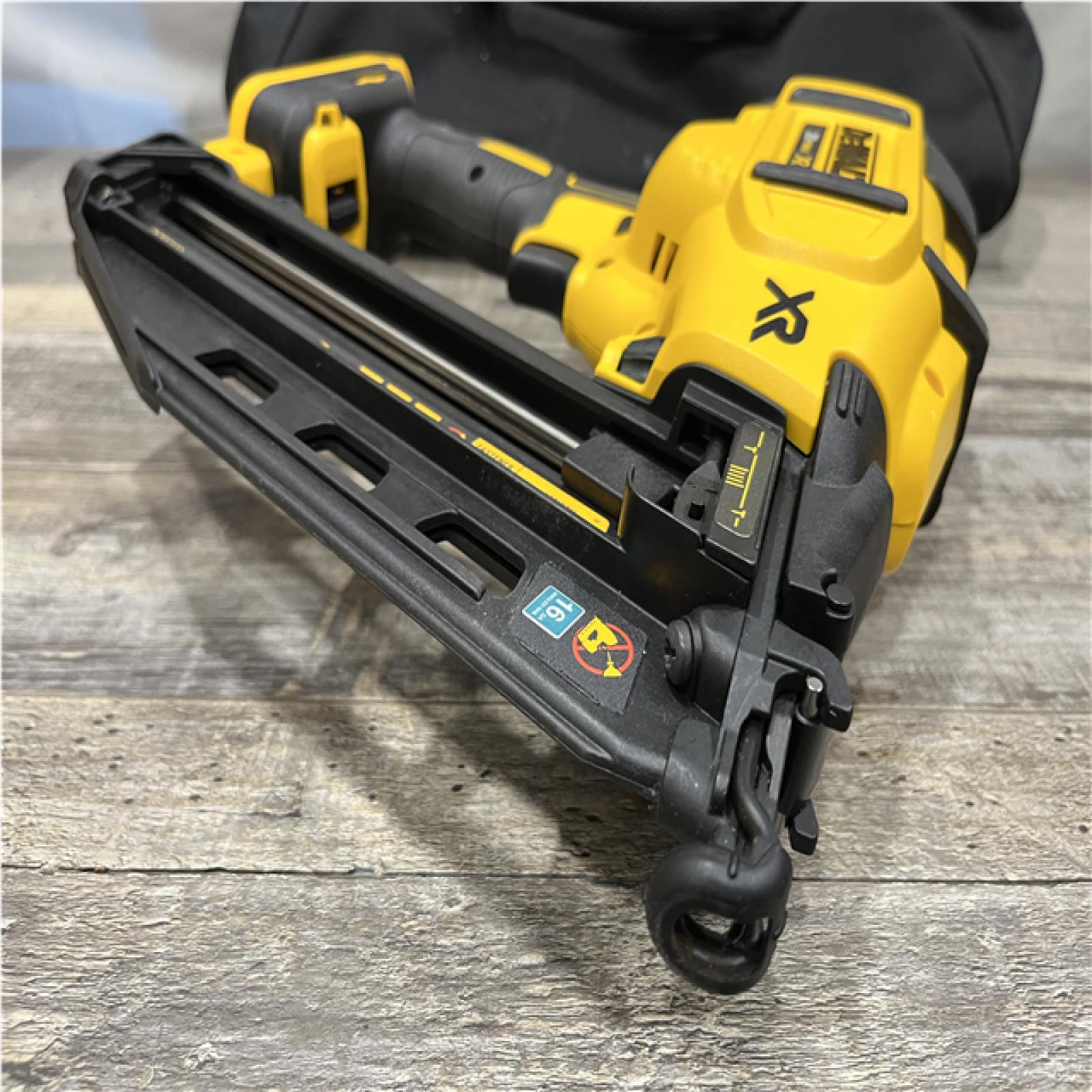 AS-IS DEWALT 20V MAX XR 16-Gauge Electric Cordless Angled Finishing Nailer Kit