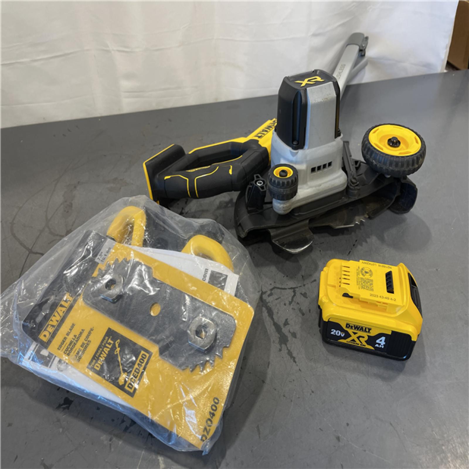 AS-IS - DeWalt 20V MAX 7.5 in. Brushless Cordless Battery Powered Lawn Edger Kit