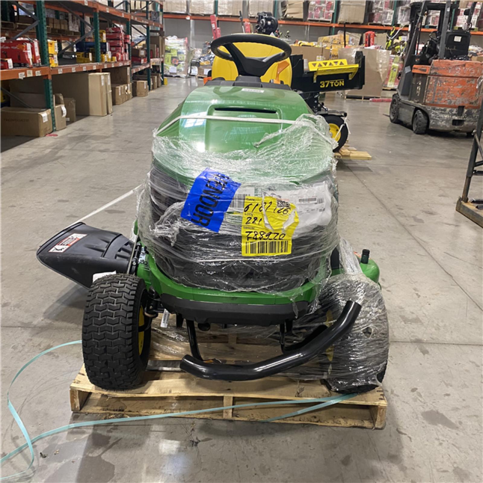 Dallas Location - As-Is Dallas Location - As-Is John Deere S140 lawn tractor - Mowers