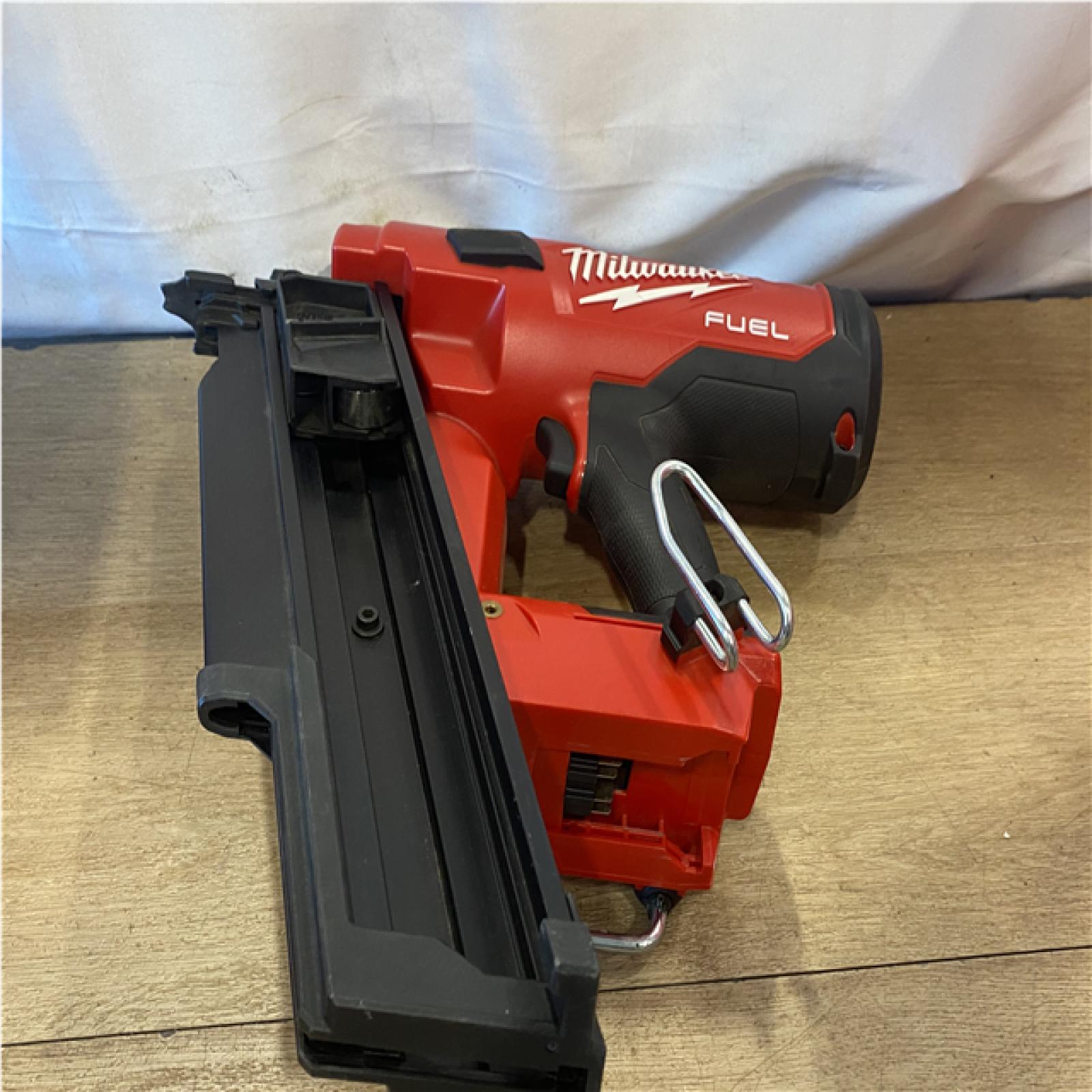 AS-IS Milwaukee FUEL 3-1/2 in 18V 21-Degree Lithium-Ion Brushless Cordless Nailer (Tool Only)