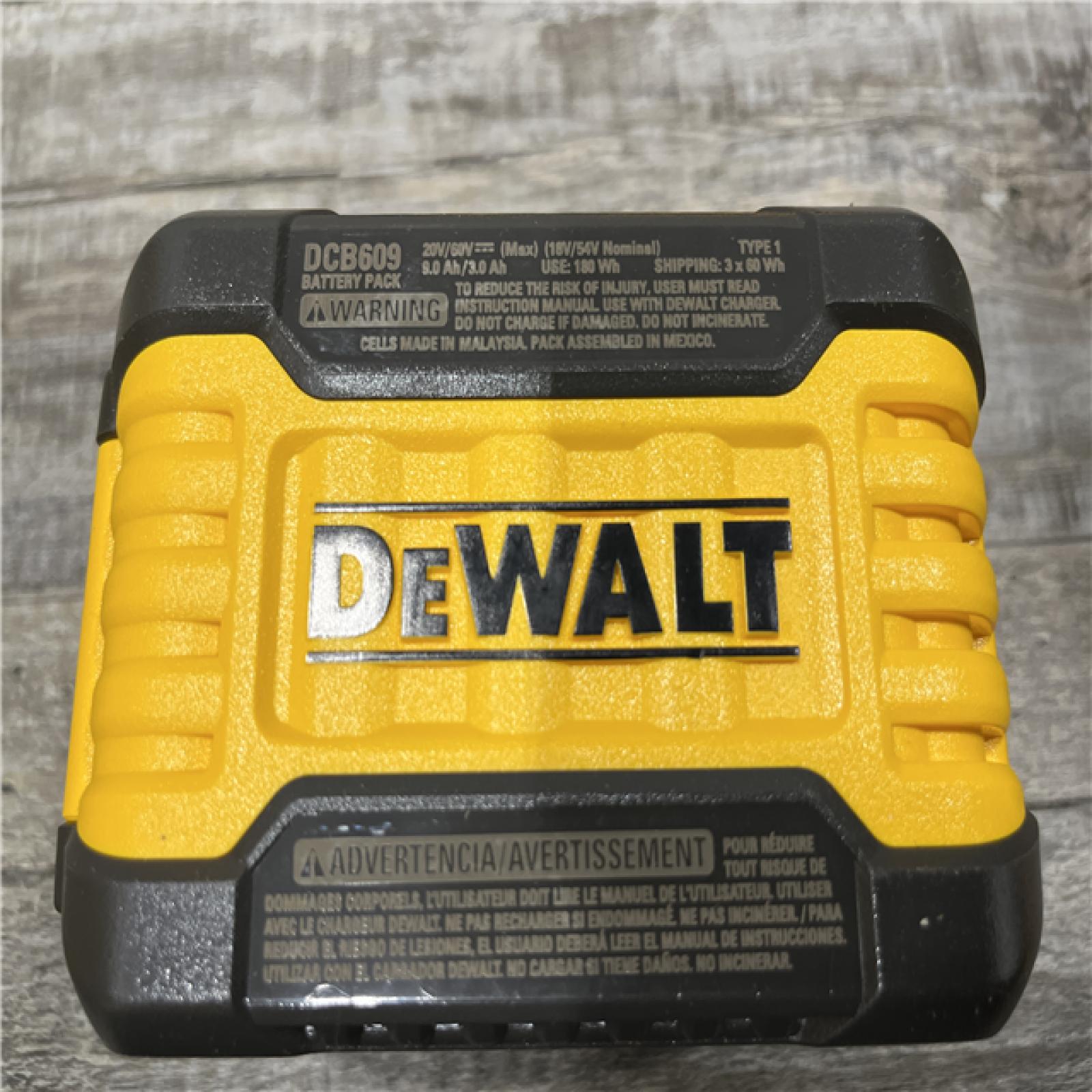 AS-IS DEWALT 20V/60V MAX FLEXVOLT Lithium-Ion 9.0Ah Battery and Charger Starter Kit
