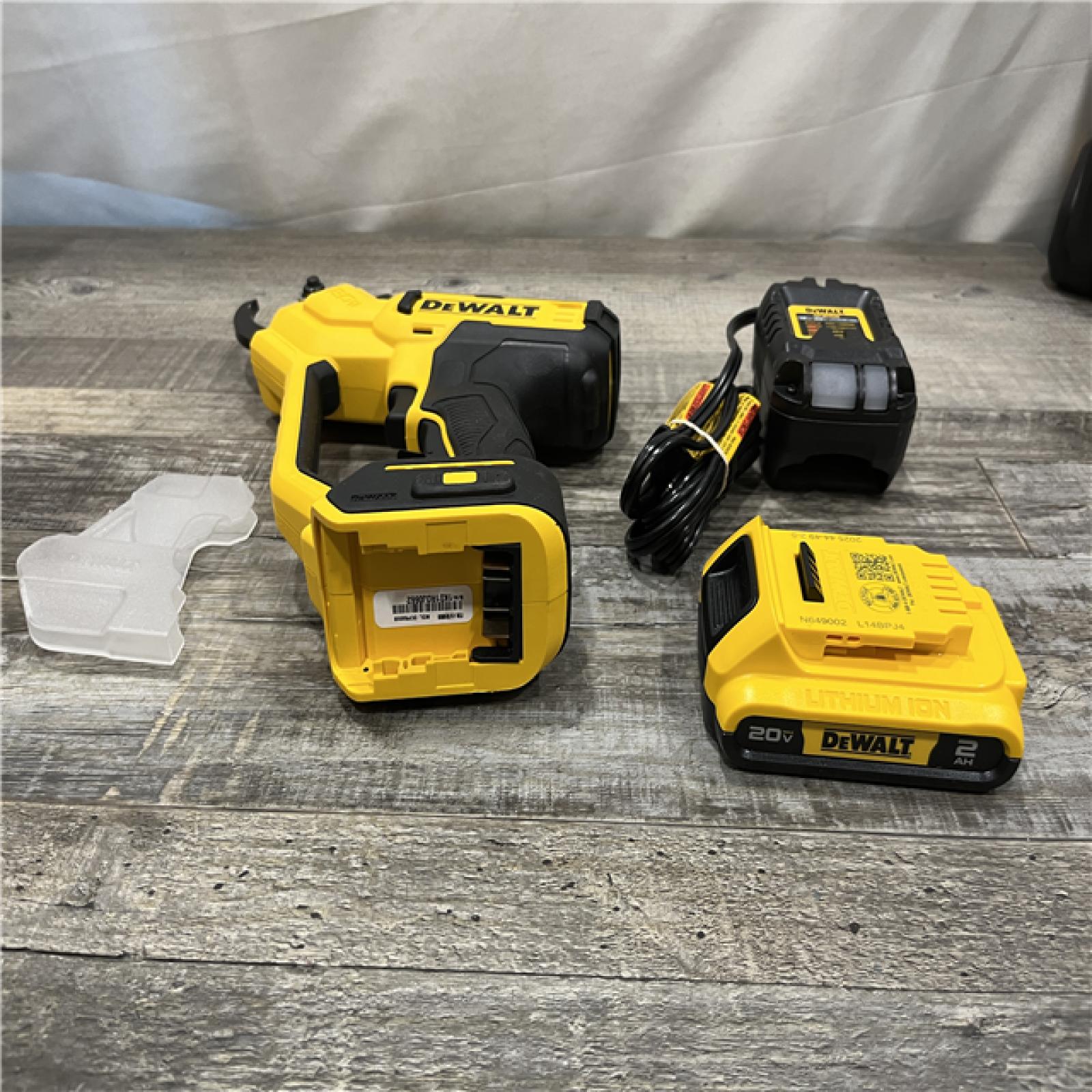 AS-IS DEWALT 20V MAX Cordless Battery Powered Pruner Kit