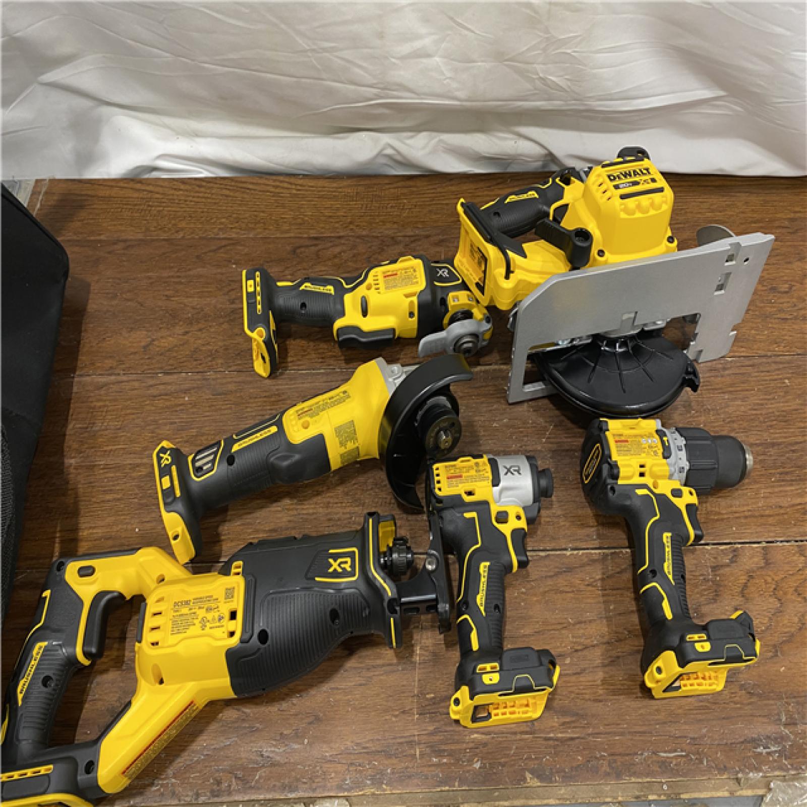 AS-IS  20-Volt XR Lithium-Ion 6-Tool Cordless Combo Kit with (2) 5.0 Ah Battery Packs and Charger