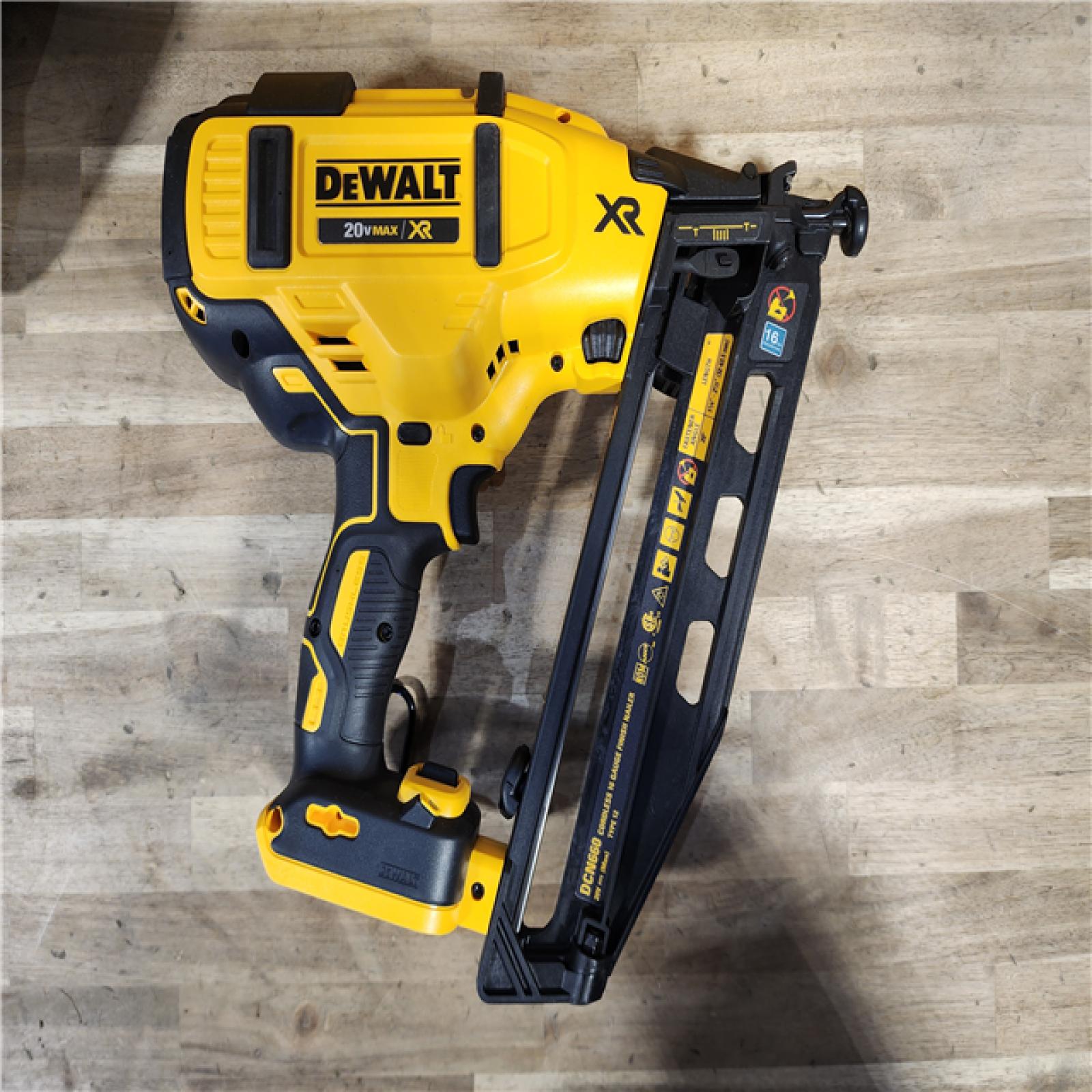 HOUSTON LOCATION - AS-IS DeWalt 20V 16 Gauge Cordless Angled Finish Nailer Kit W/ 2Ah Battery