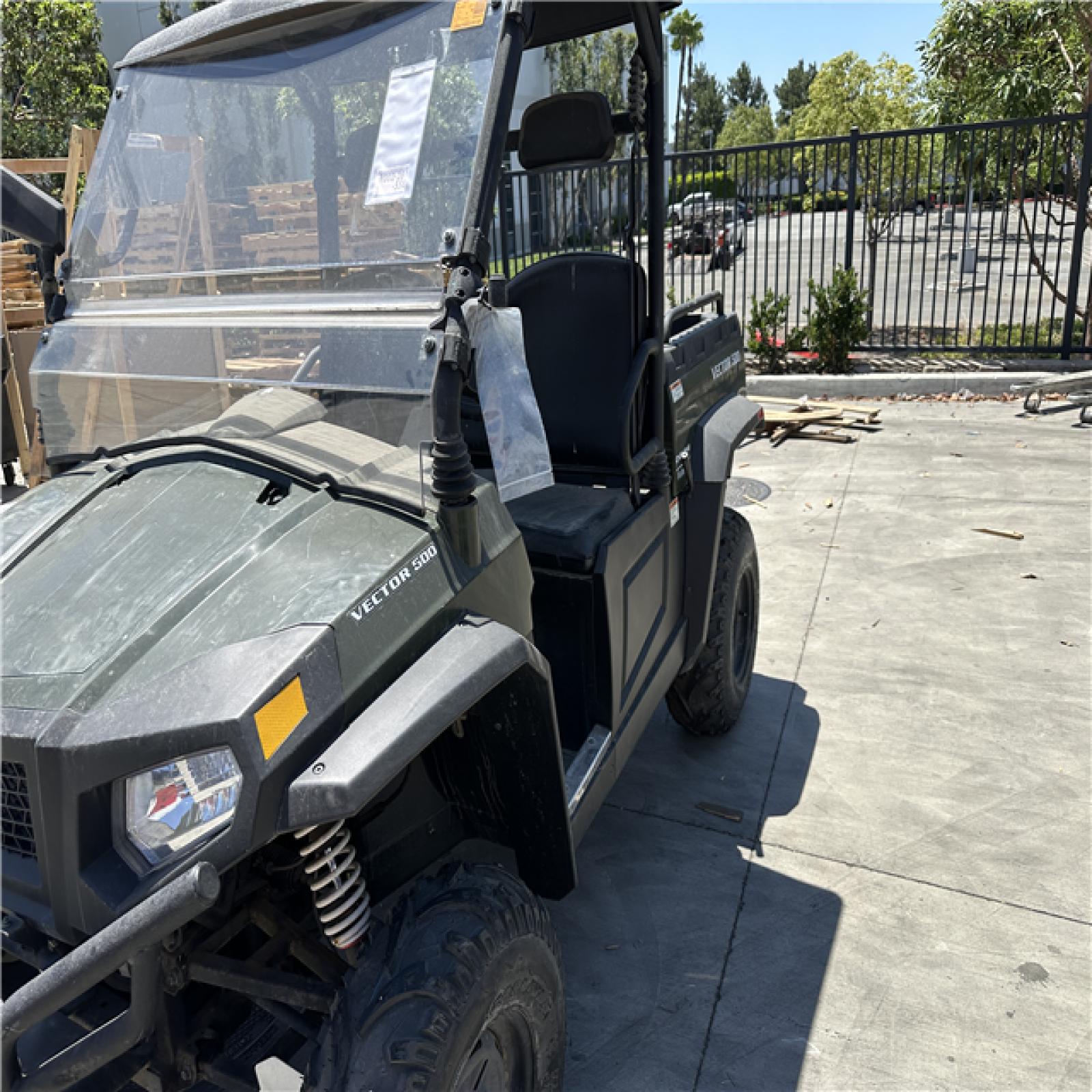 California AS-IS VECTOR 500 4WD UTV Delphi Multec in Green Utility Vehicle (No Key/Body Damage)