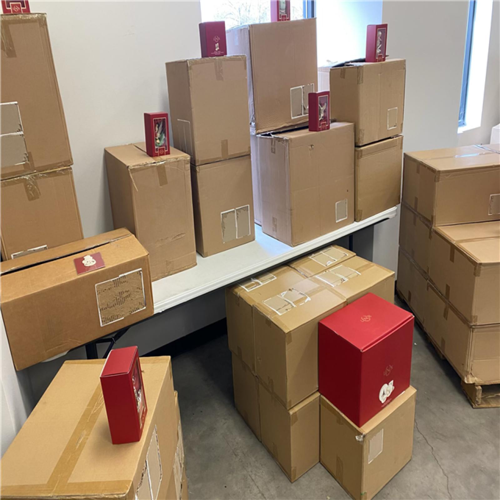 Pittston location as-is Lenox Christmas products (954 UNITS/ 2 pallets)