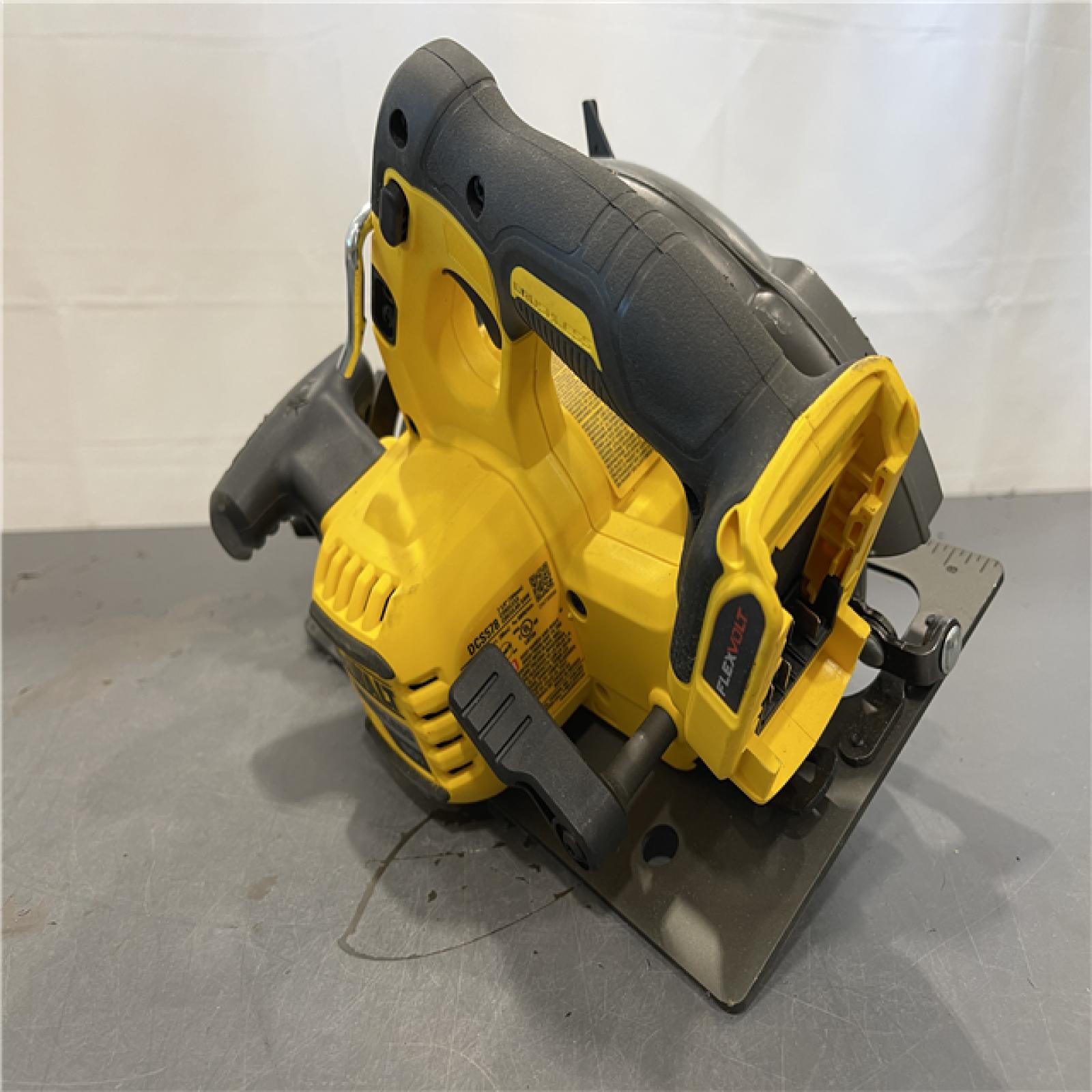 AS-IS - DEWALT FLEXVOLT 60V MAX Brushless 7-1/4 Sidewinder Circular Saw with Brake Kit