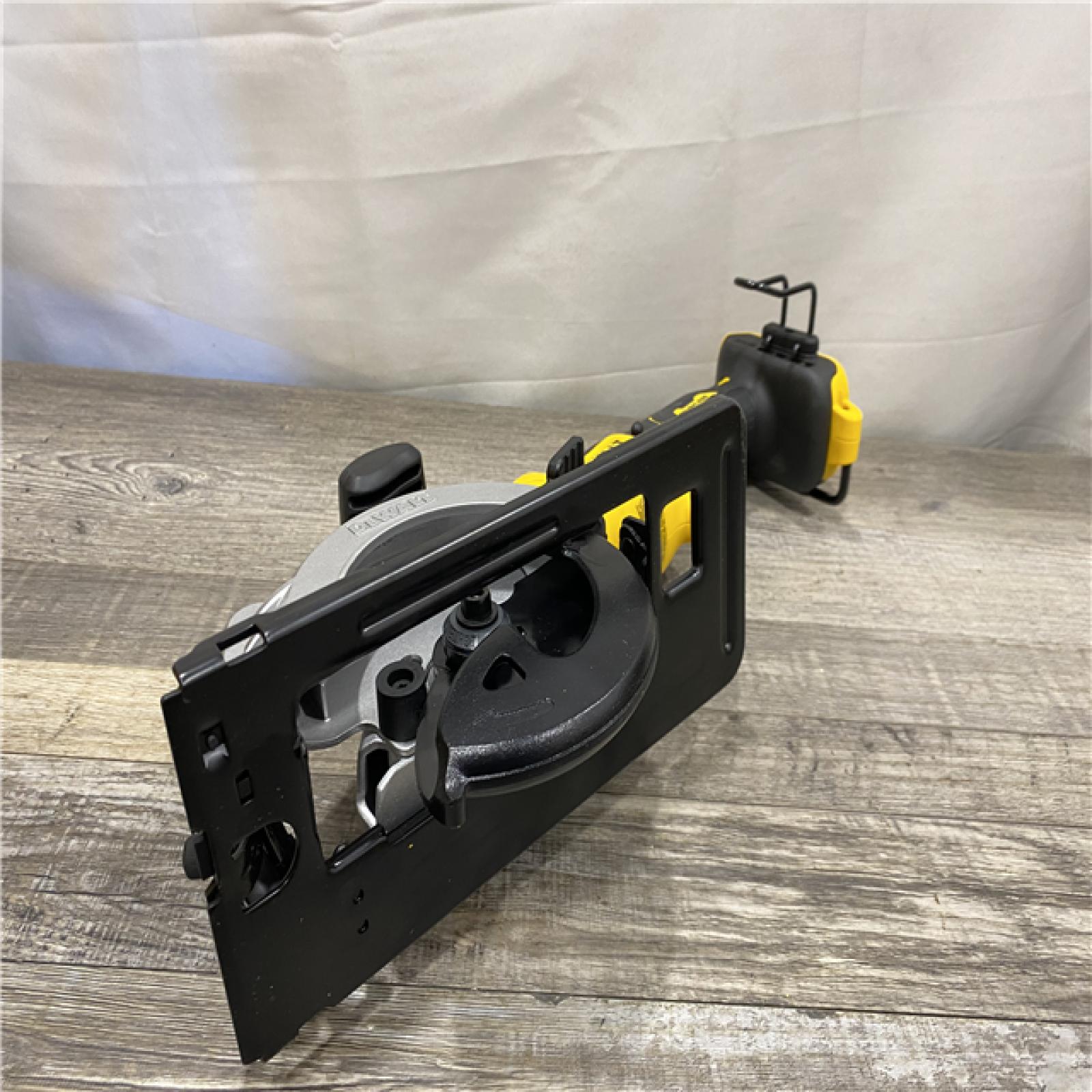 AS-IS DEWALT ATOMIC 20V MAX Cordless Brushless 4-1/2 in. Circular Saw (Tool Only)