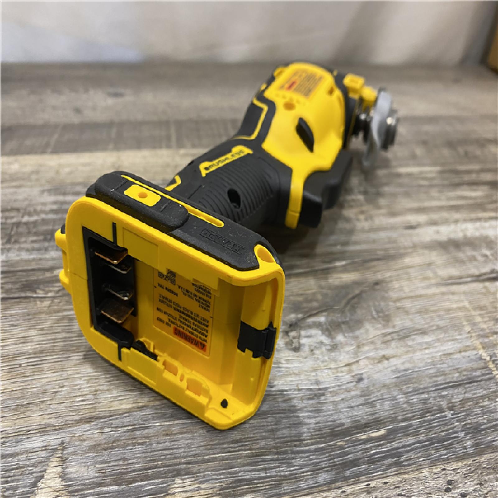 AS-IS DEWALT 20-Volt MAX XR Cordless 3-speed Brushless Oscillating Multi-Tool DCS356B (Tool-Only)