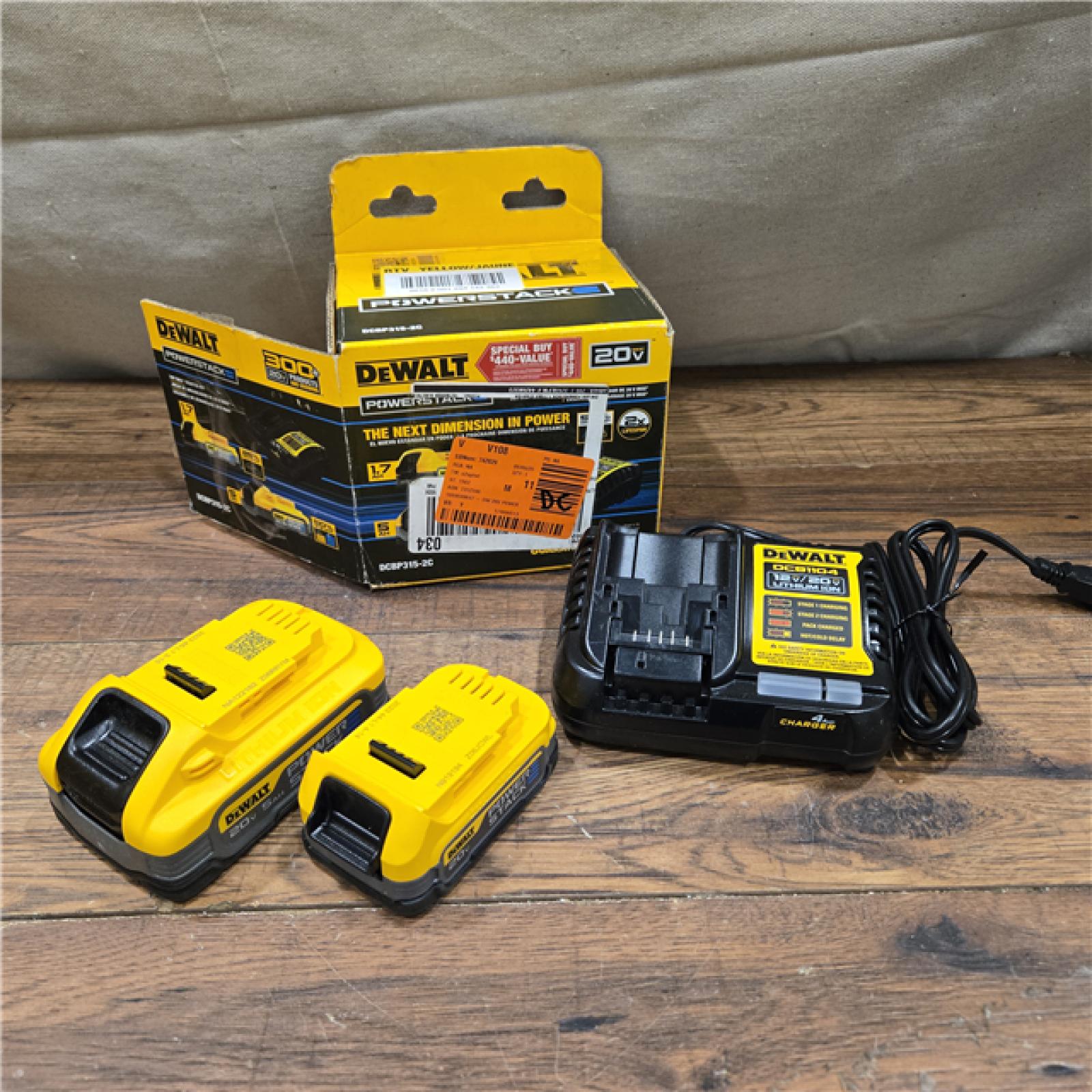 GOOD DEWALT DCBP315-2C 20V MAX 5.0Ah & 1.7Ah + Chgr
