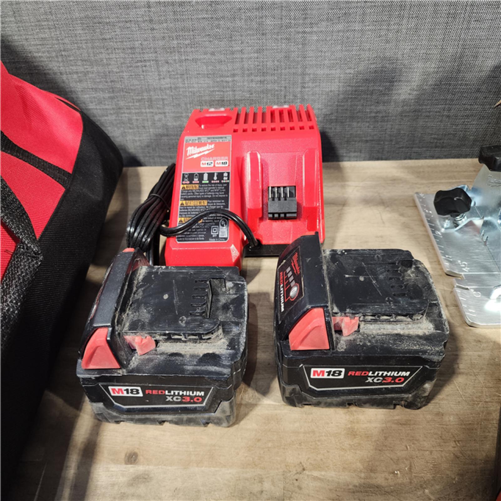 HOUSTON LOCATION - AS-IS MIWAUKEE 6 TOOL COMBO KIT W/ (2) BATTERY & CHARGER
