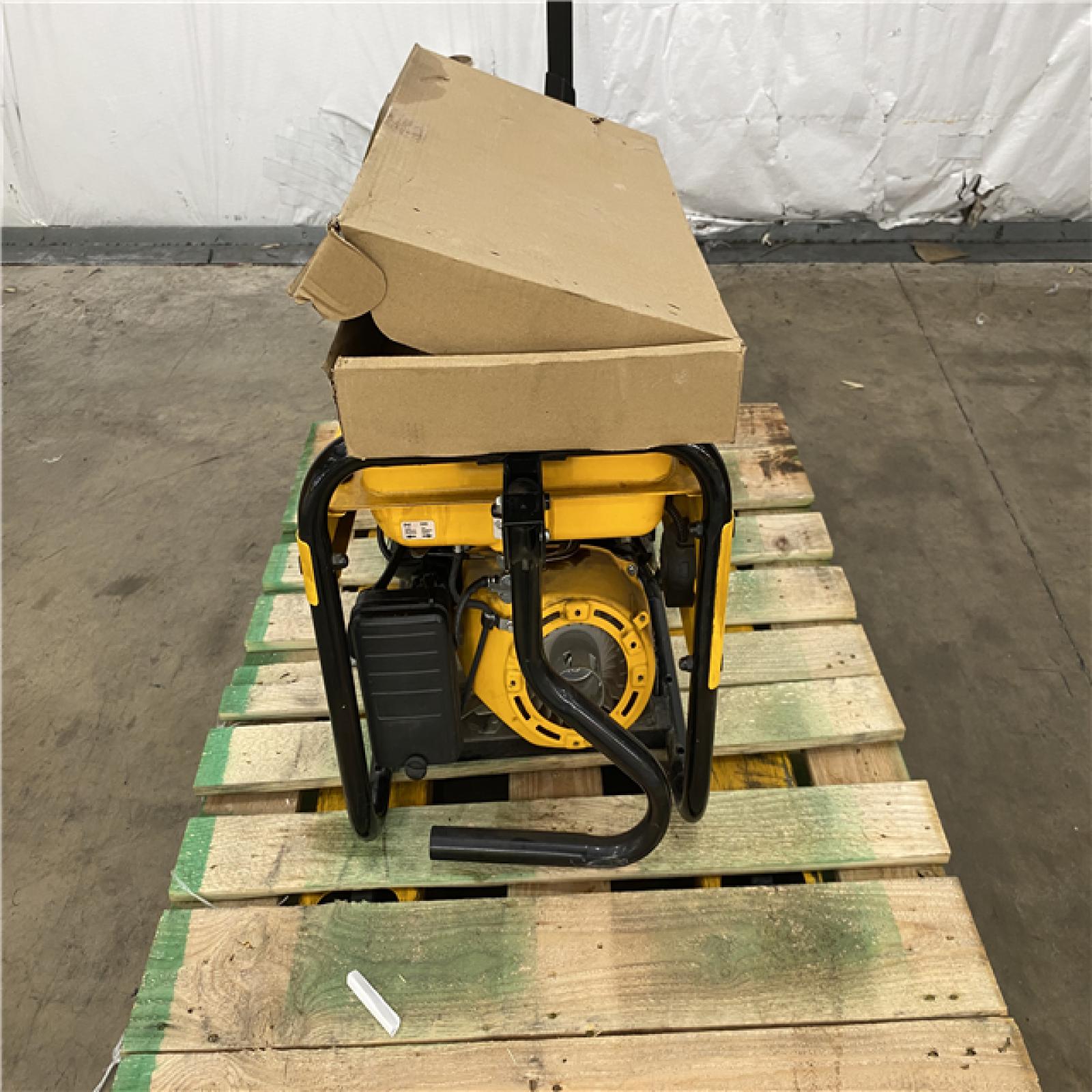 Houston Location - AS-IS Dewalt 5000 starting watt generator