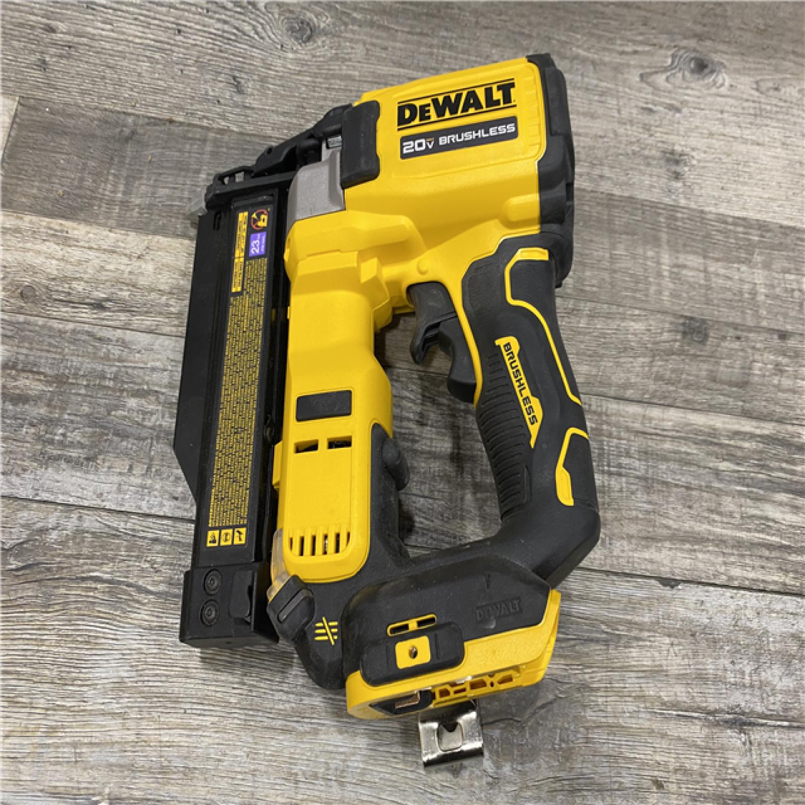 AS-IS DEWALT ATOMIC 20V MAX Lithium Ion Cordless 23 Gauge Pin Nailer Kit