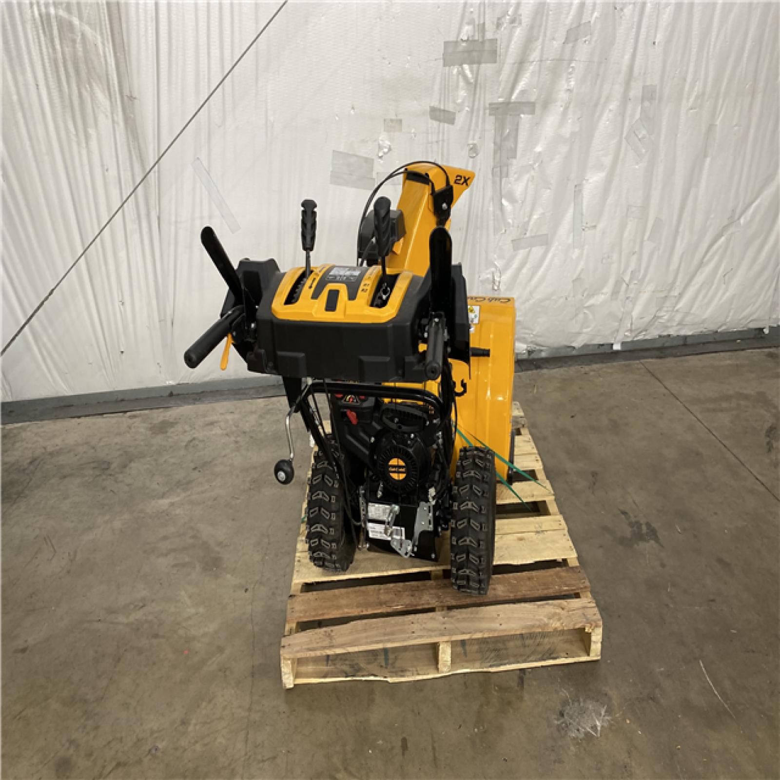 Houston Location AS IS - Cub Caddet 26in Snow Blower