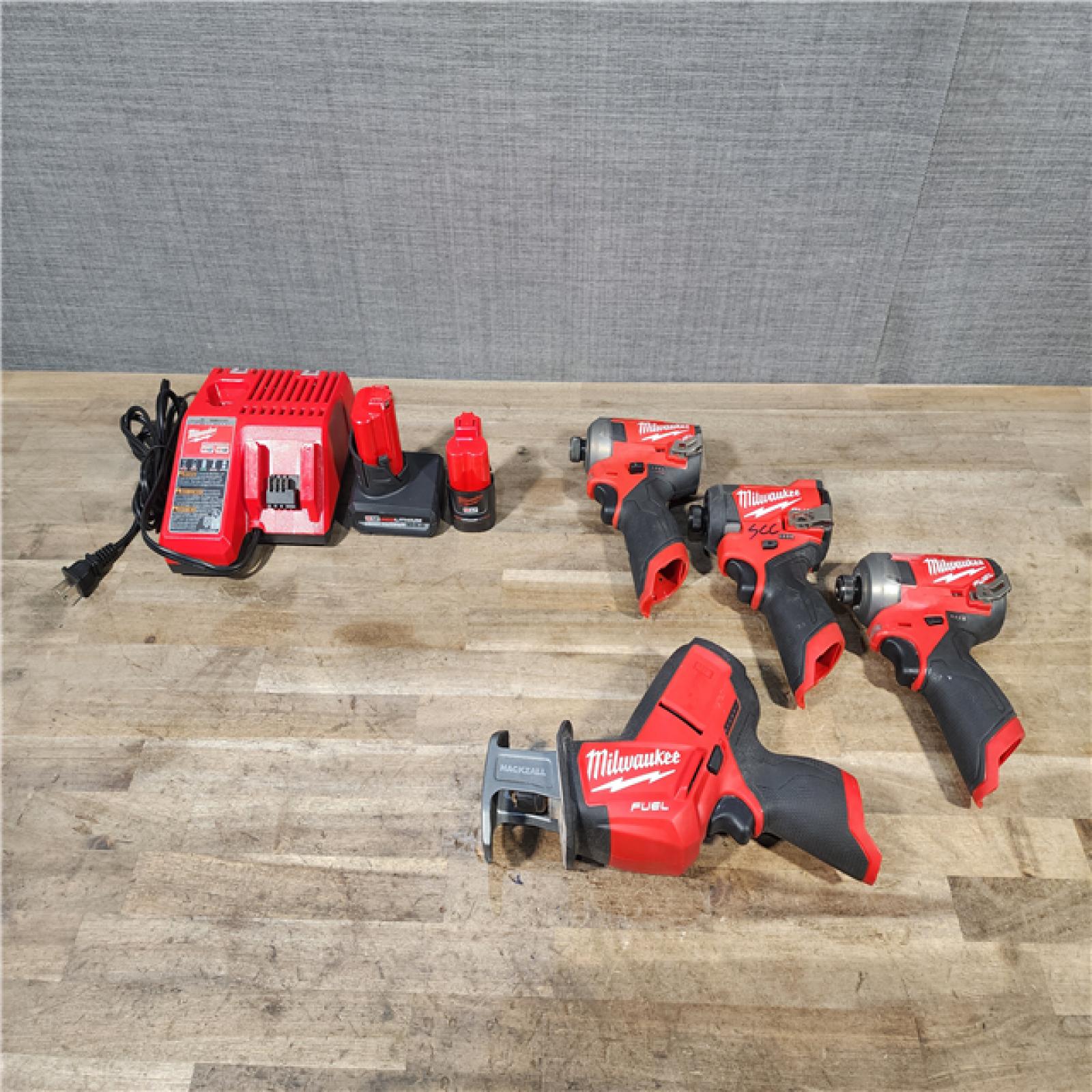 HOUSTON LOCATION - AS-IS MILWAUKEE 4 TOOL COMBO KIT W/ (2) BATTERY & CHARGER