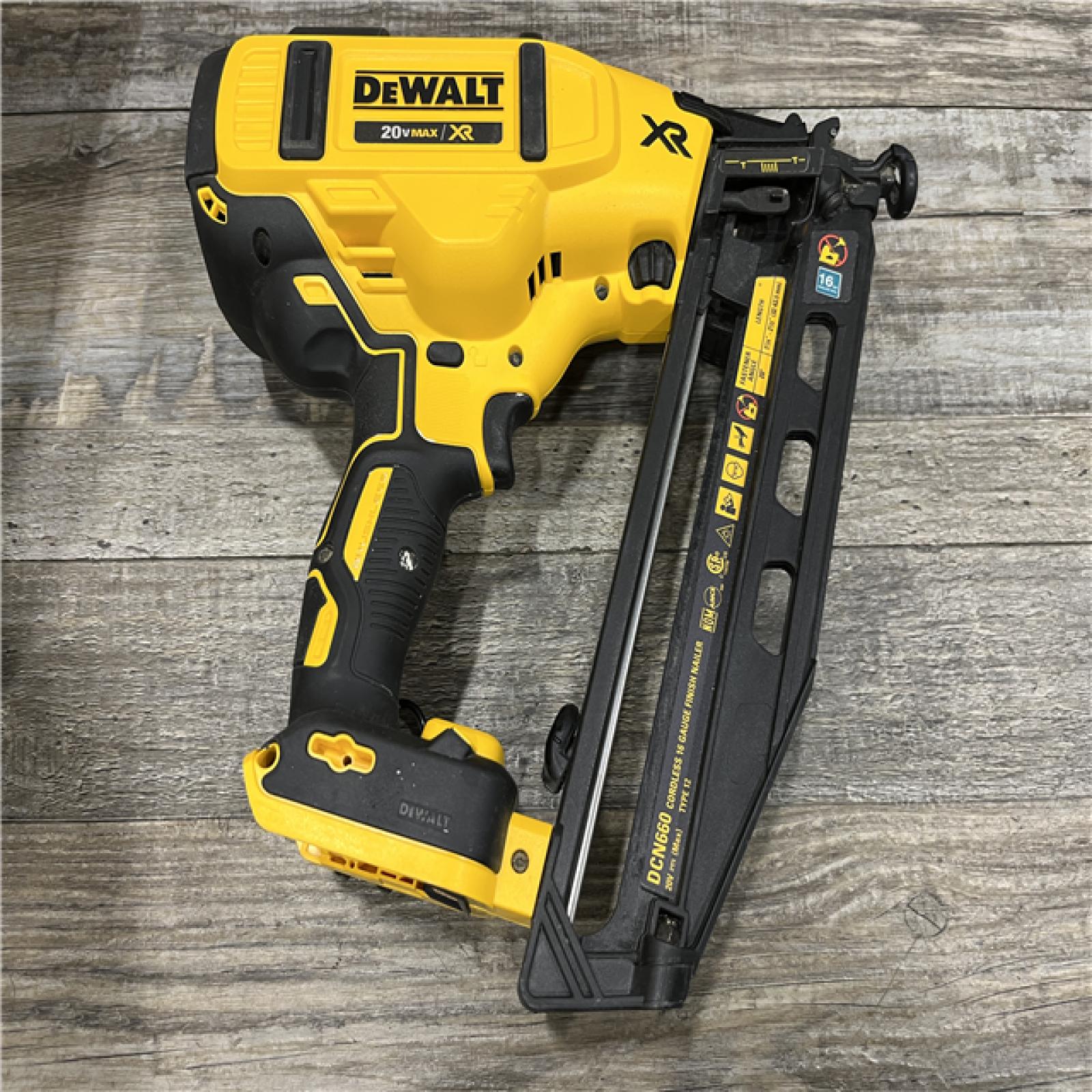AS-IS DEWALT 20V MAX XR 16-Gauge Electric Cordless Angled Finishing Nailer Kit