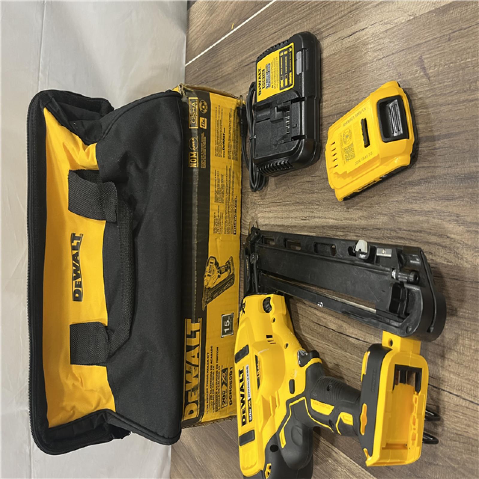 GOOD DEWALT 20V MAX XR 15 Ga. Cordless 34 Deg Nailer 20 V