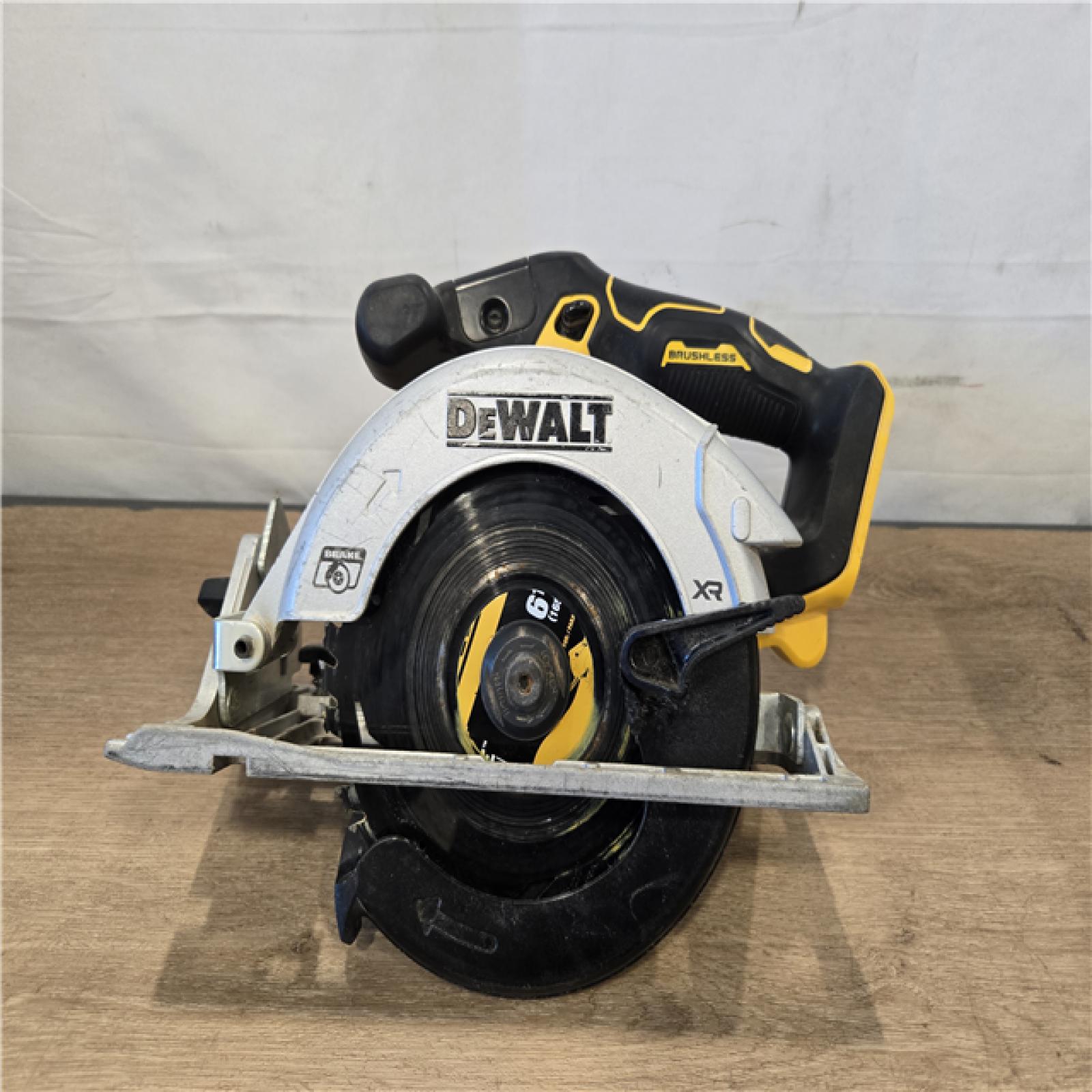 AS-IS DEWALT 20V MAX Cordless 6-1/2 in. Sidewinder Style Circular Saw (Tool Only)