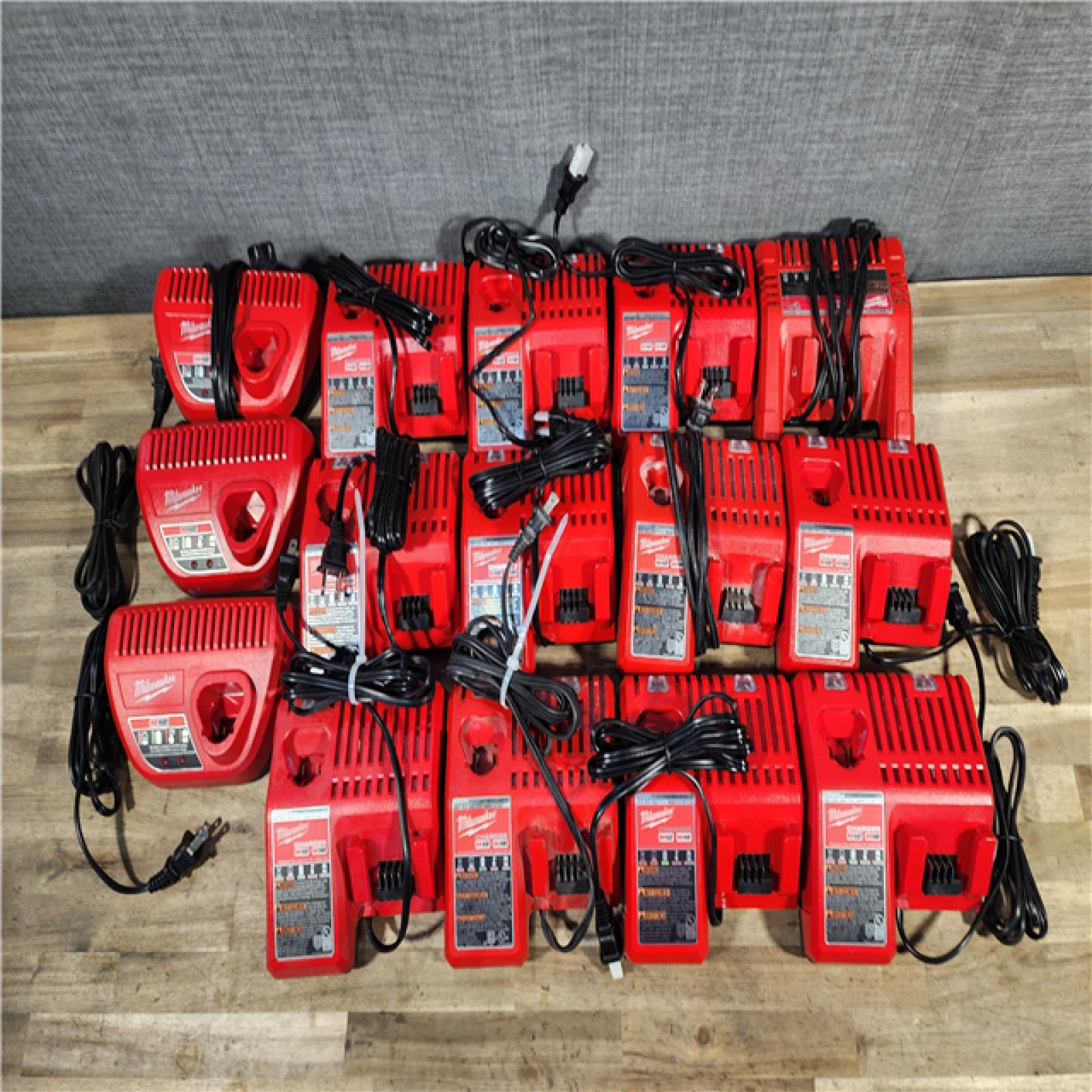 HOUSTON LOCATION - AS-IS MILWAUKEE BATTERY CHARGER PACK QTY - 15