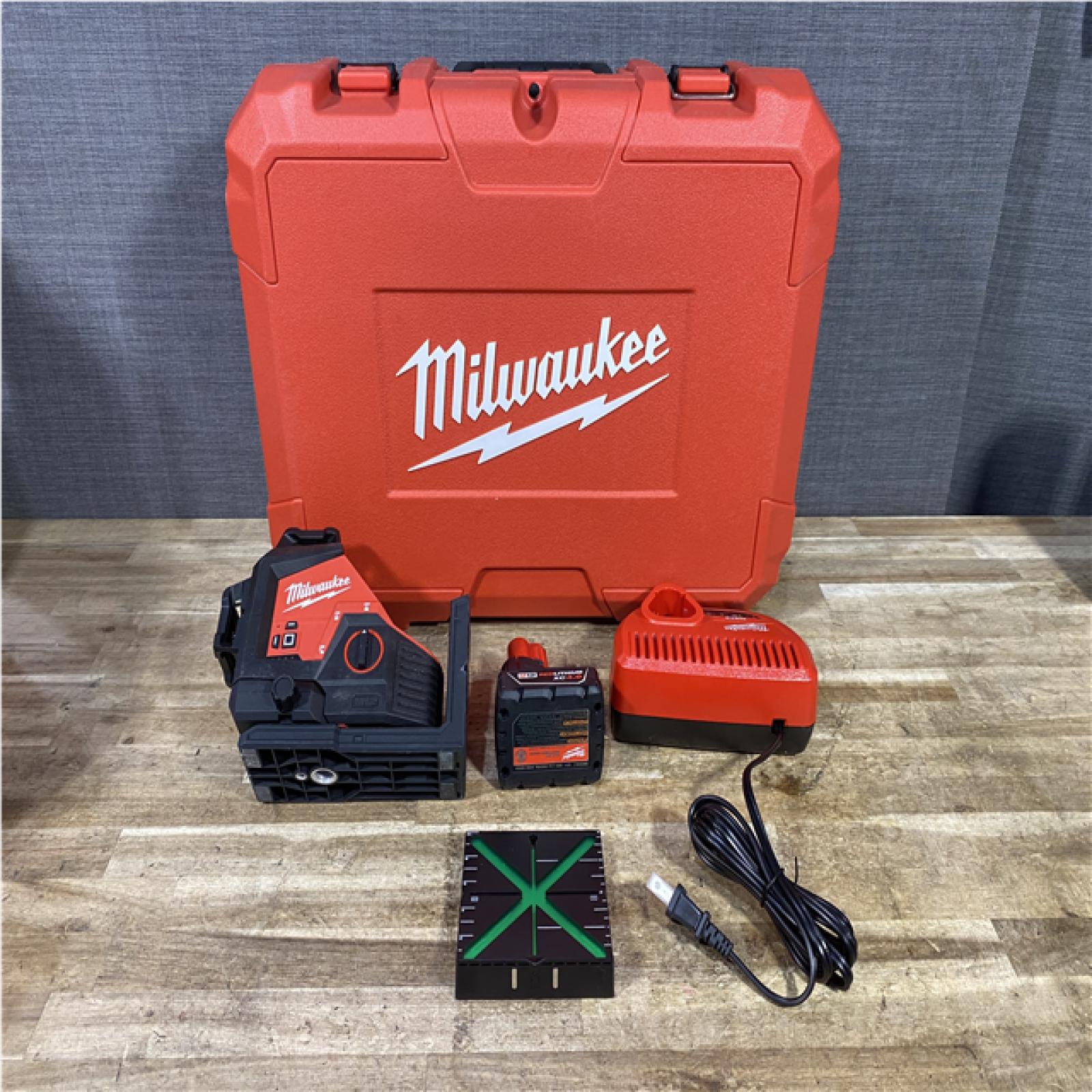 Houston Location AS-IS Milwaukee 12-Volt Lithium-Ion Cordless Green 250 ft. 3-Plane Laser Level Kit