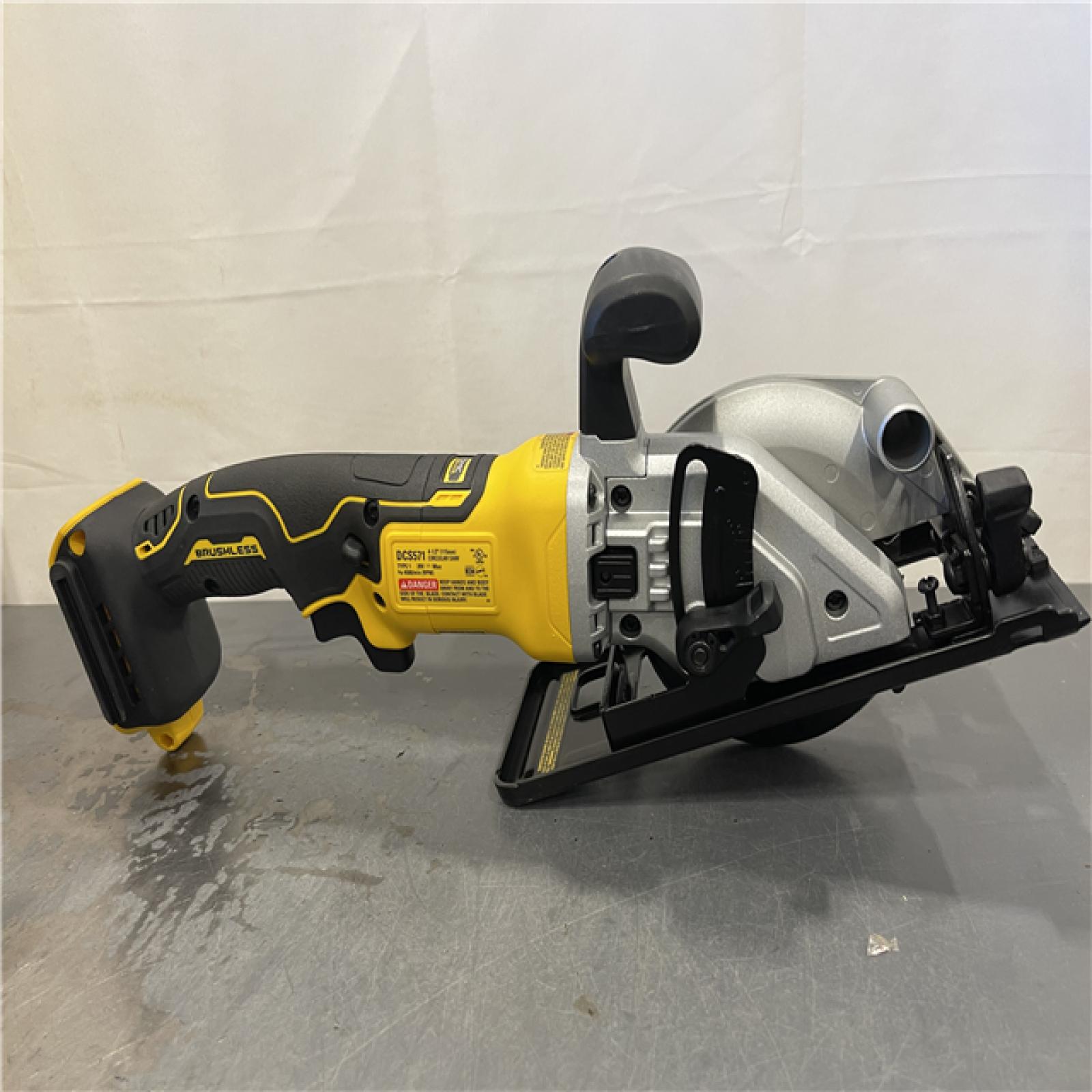 AS-IS - DEWALT ATOMIC 20V MAX Cordless Brushless 4-1/2 in. Circular Saw