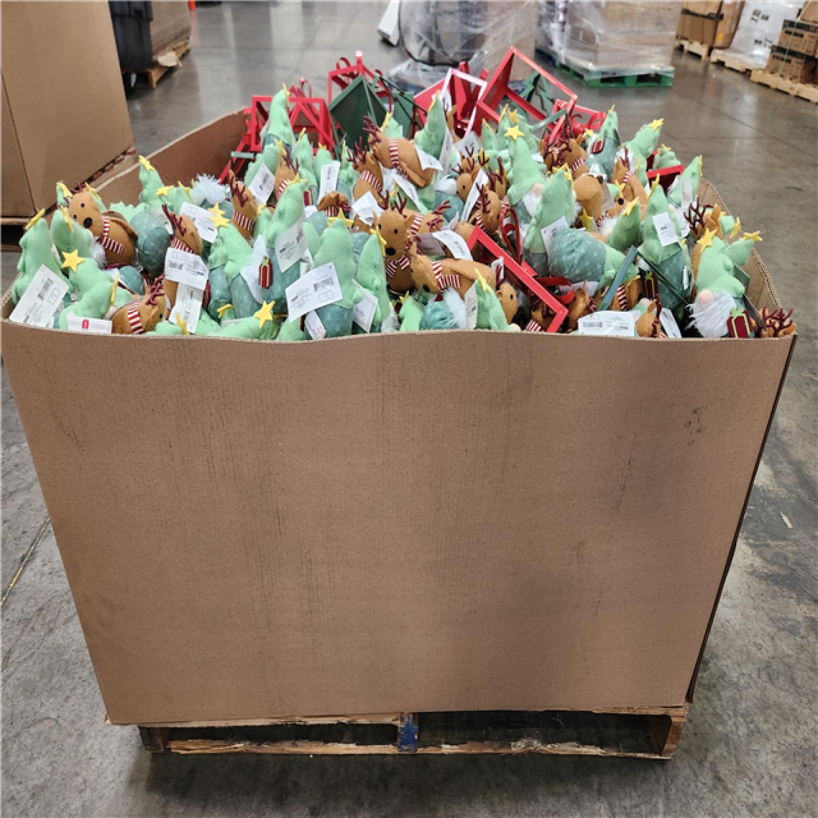 Phoenix Location Mixed Christmas Pallet