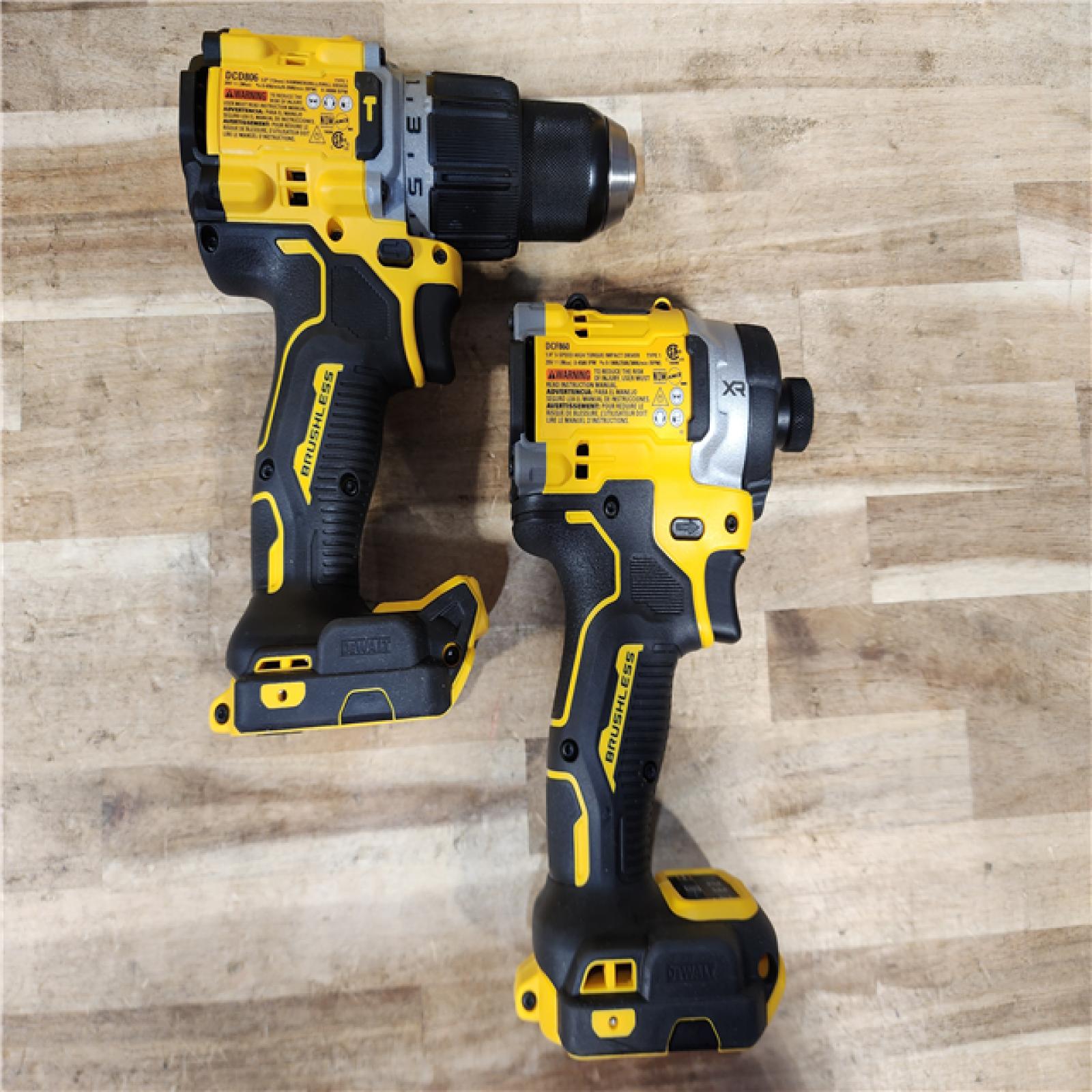 HOUSTON LOCATION - AS-IS (APPEARS LIKE NEW) DEWALT 20V Lithium-Ion Cordless 2-Tool Combo Kit with 20V/60V FLEXVOLT 9 Ah Battery  4 Ah Battery and Charger