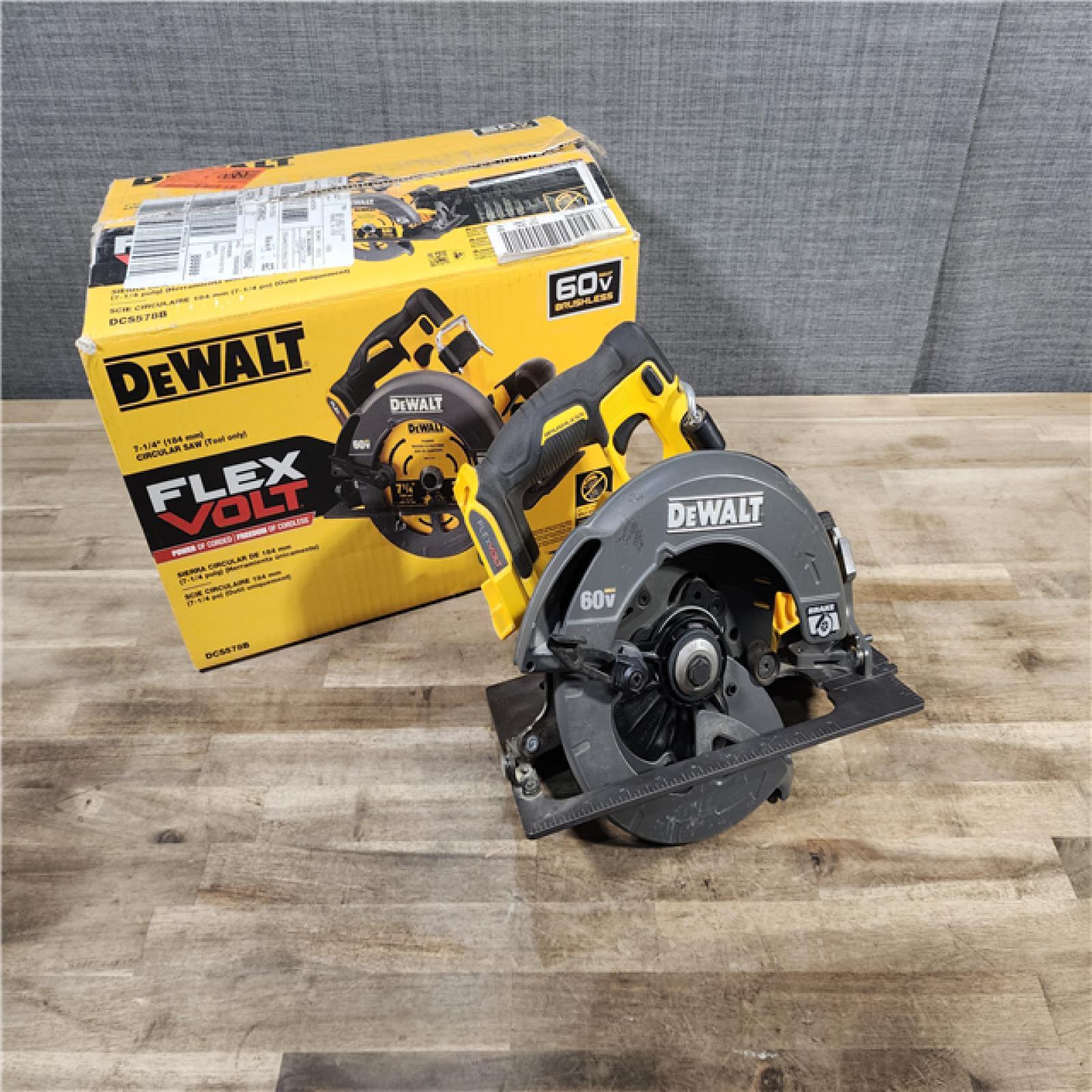 HOUSTON LOCATION - AS-IS DeWALT Flexvolt Max 7-1/4  60V Brushless Circular Saw DCS578B (Bare Tool)