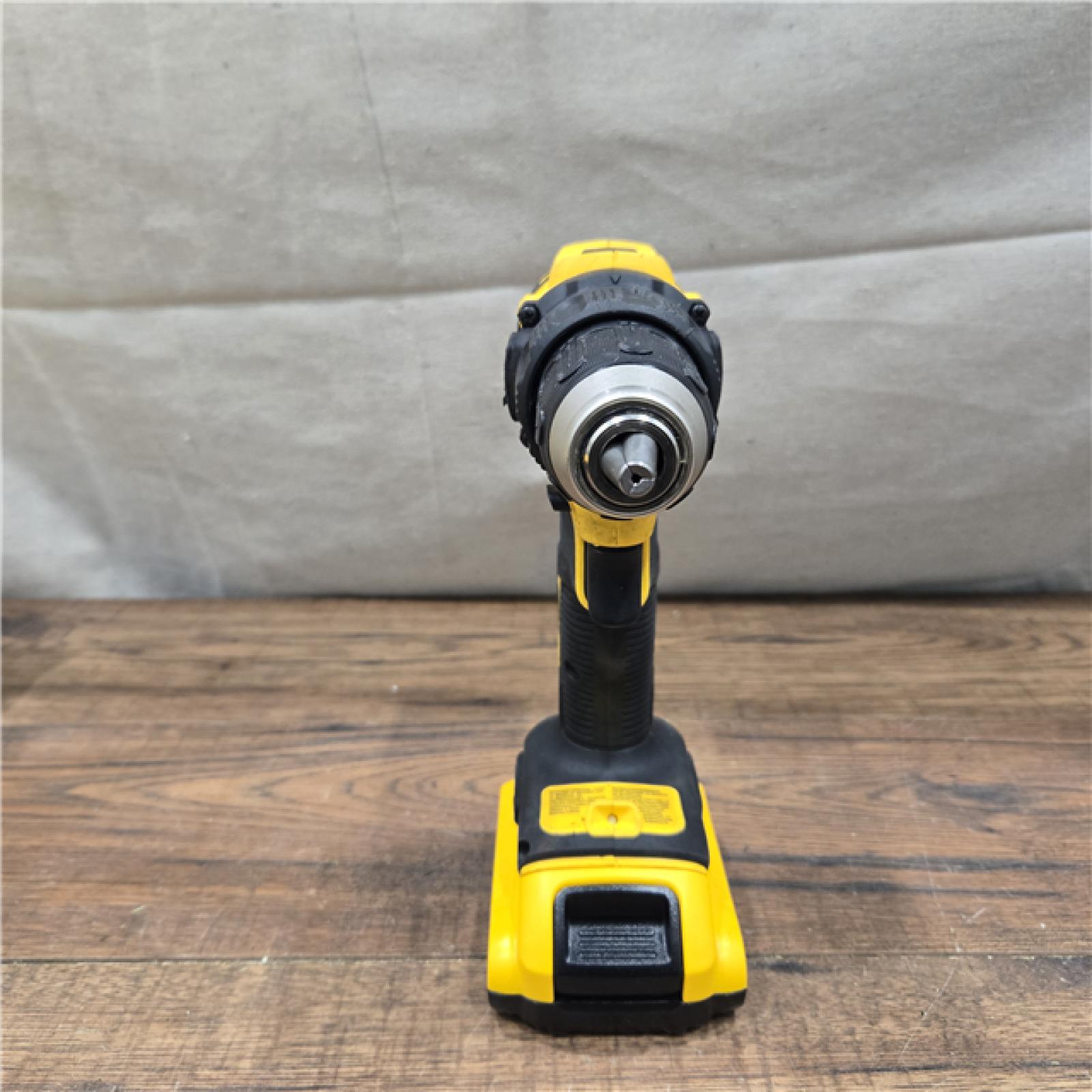AS-IS DEWALT ATOMIC COMPACT SERIES 20V MAX* Brushless Cordless 1/2 Drill/Driver Kit