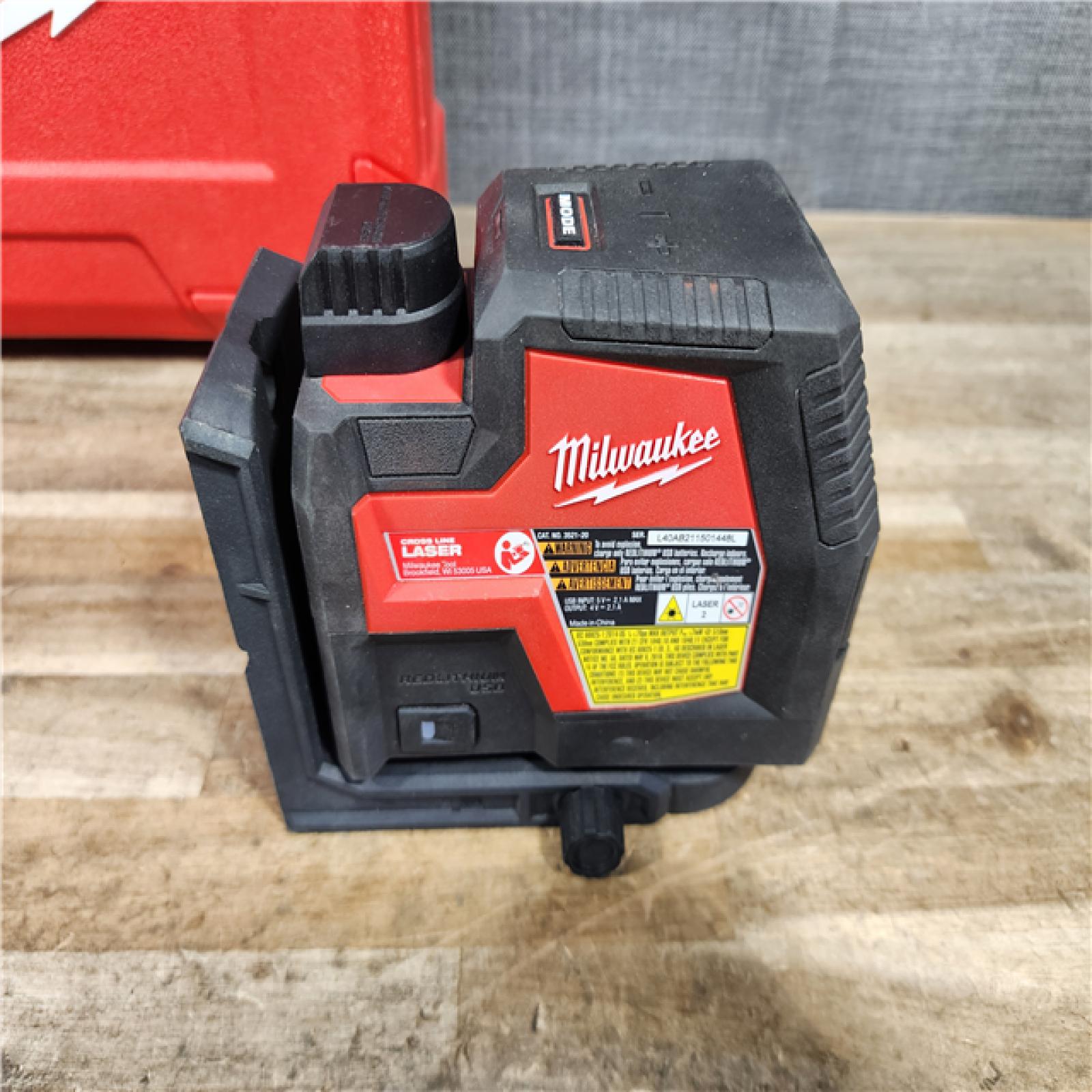 HOUSTON LOCATION - AS-IS Milwaukee 100 ft. REDLITHIUM Lithium-Ion USB Green Rechargeable Cross Line Laser Level Kit