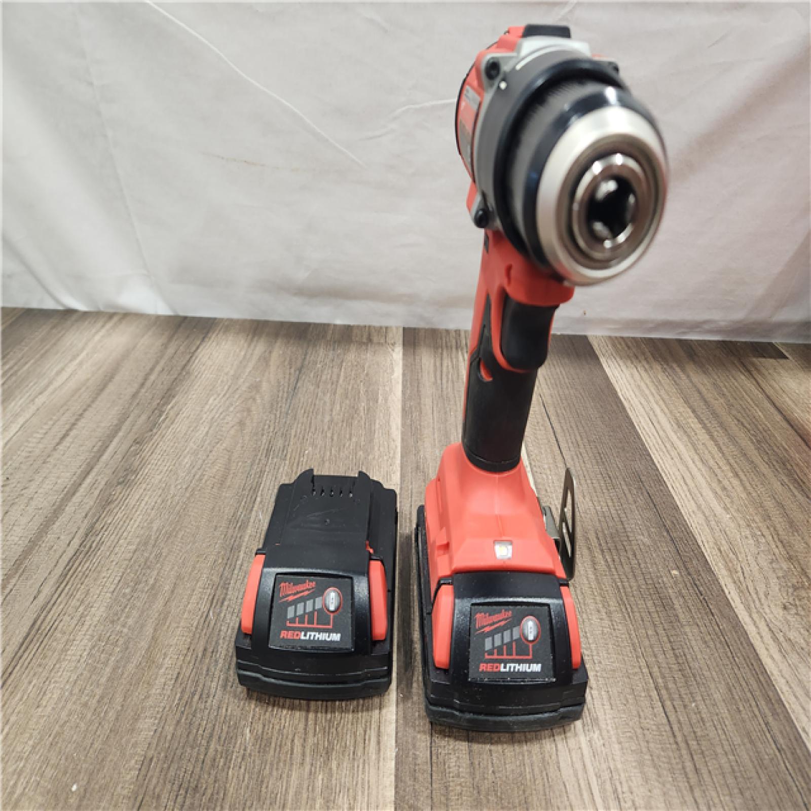 AS-IS- Milwaukee M18 18V Drill/Driver Kit