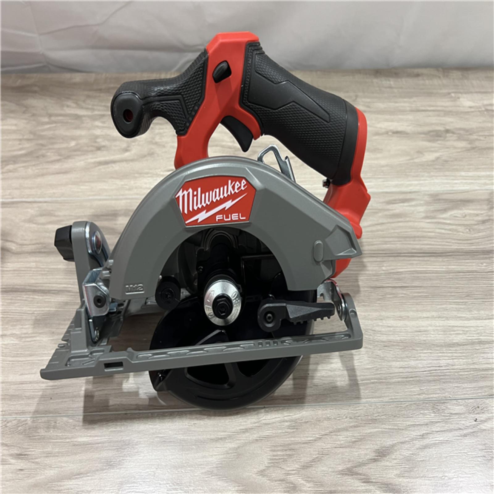 AS-IS MILWAUKEE M12 MILWAUKEE CIRCULAR SAW (Tool-Only)