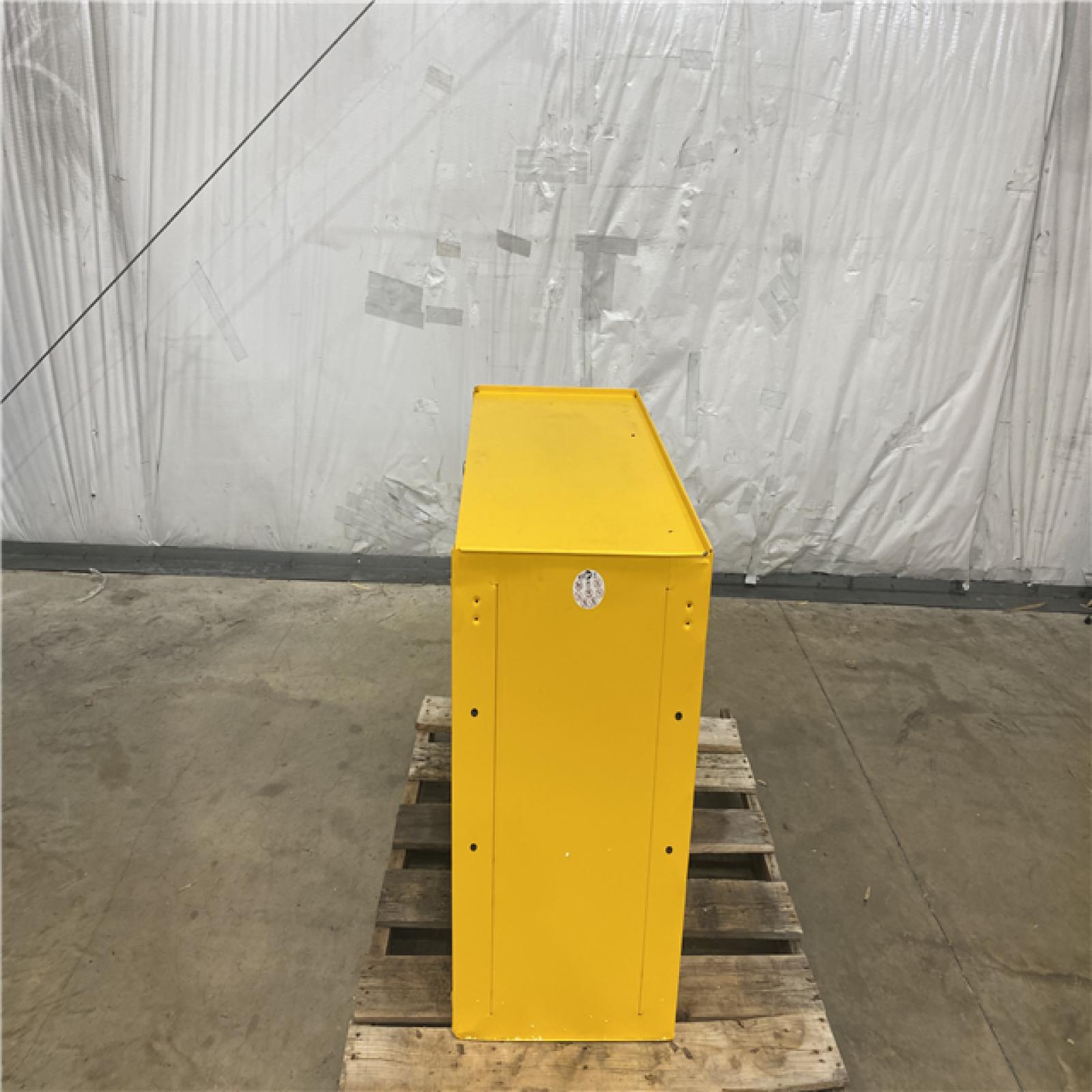 Houston Location - AS-IS Tool Pallet DEWALT 5 DRAWER TOOL CHEST