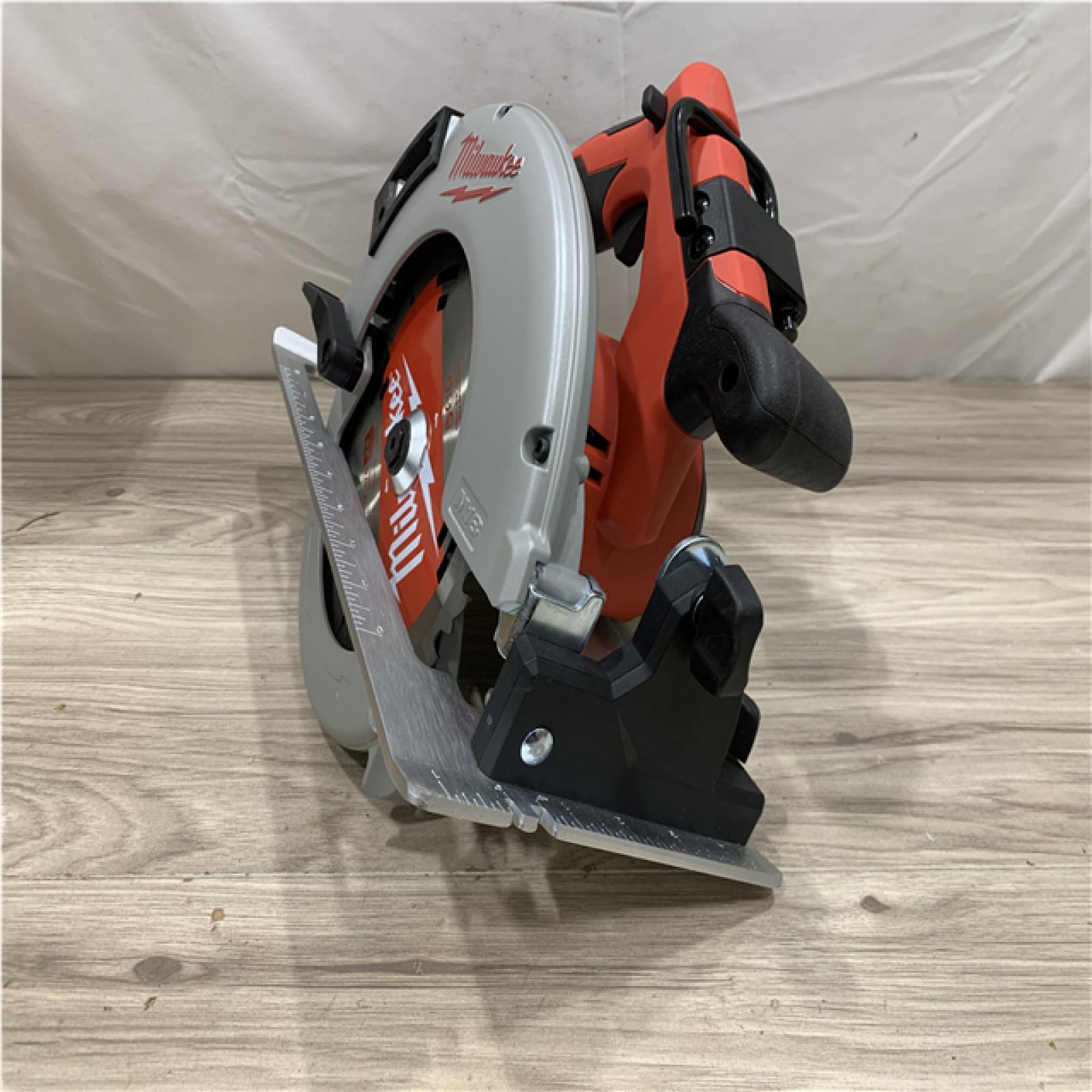 AS-IS Milwaukee 18V Lithium-Ion Brushless Cordless 7-1/4 in. Circular Saw (Tool-Only)