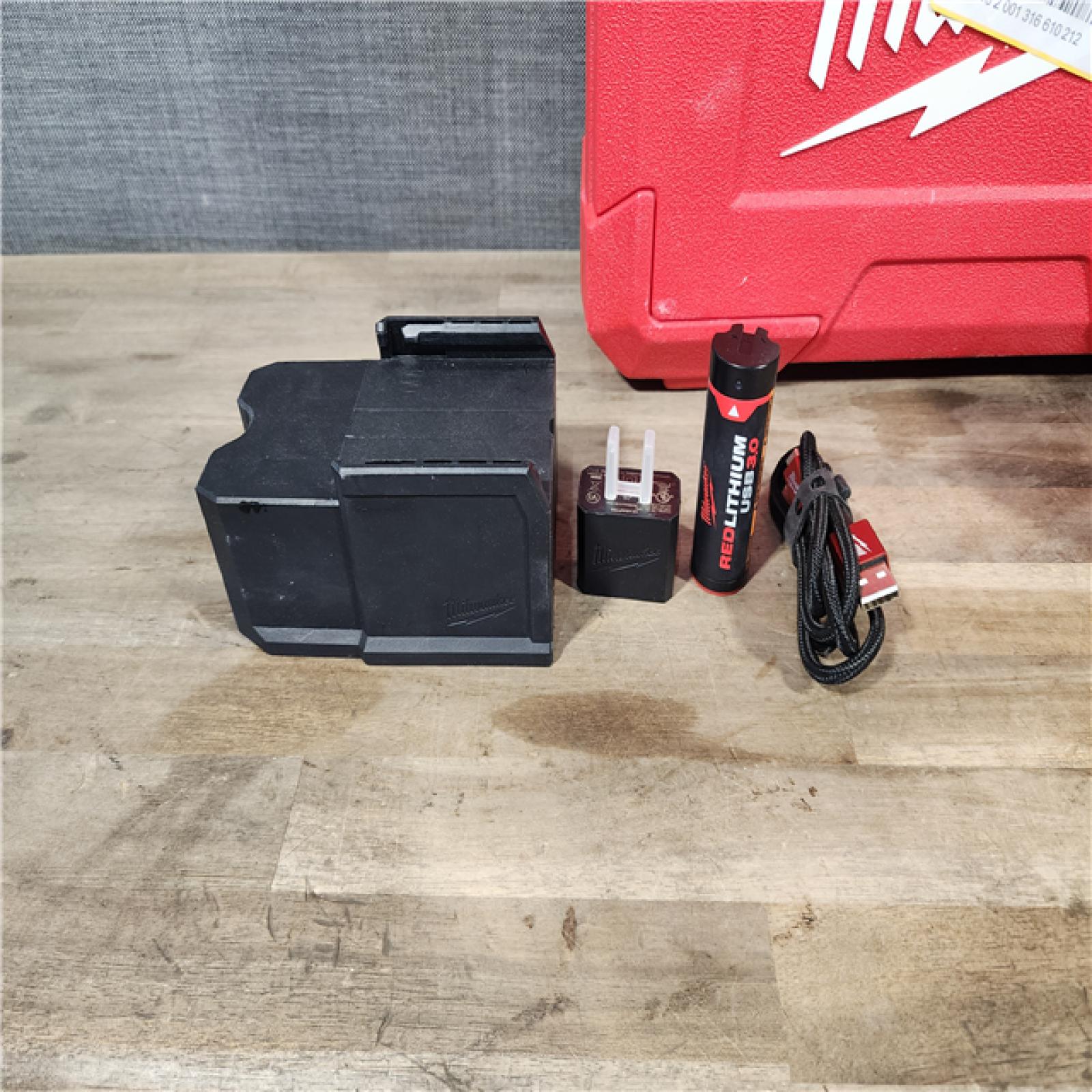 HOUSTON LOCATION - AS-IS Milwaukee-3522-21 Green Beam Laser Cross Line Plumb Point Rechargeable USB Kit