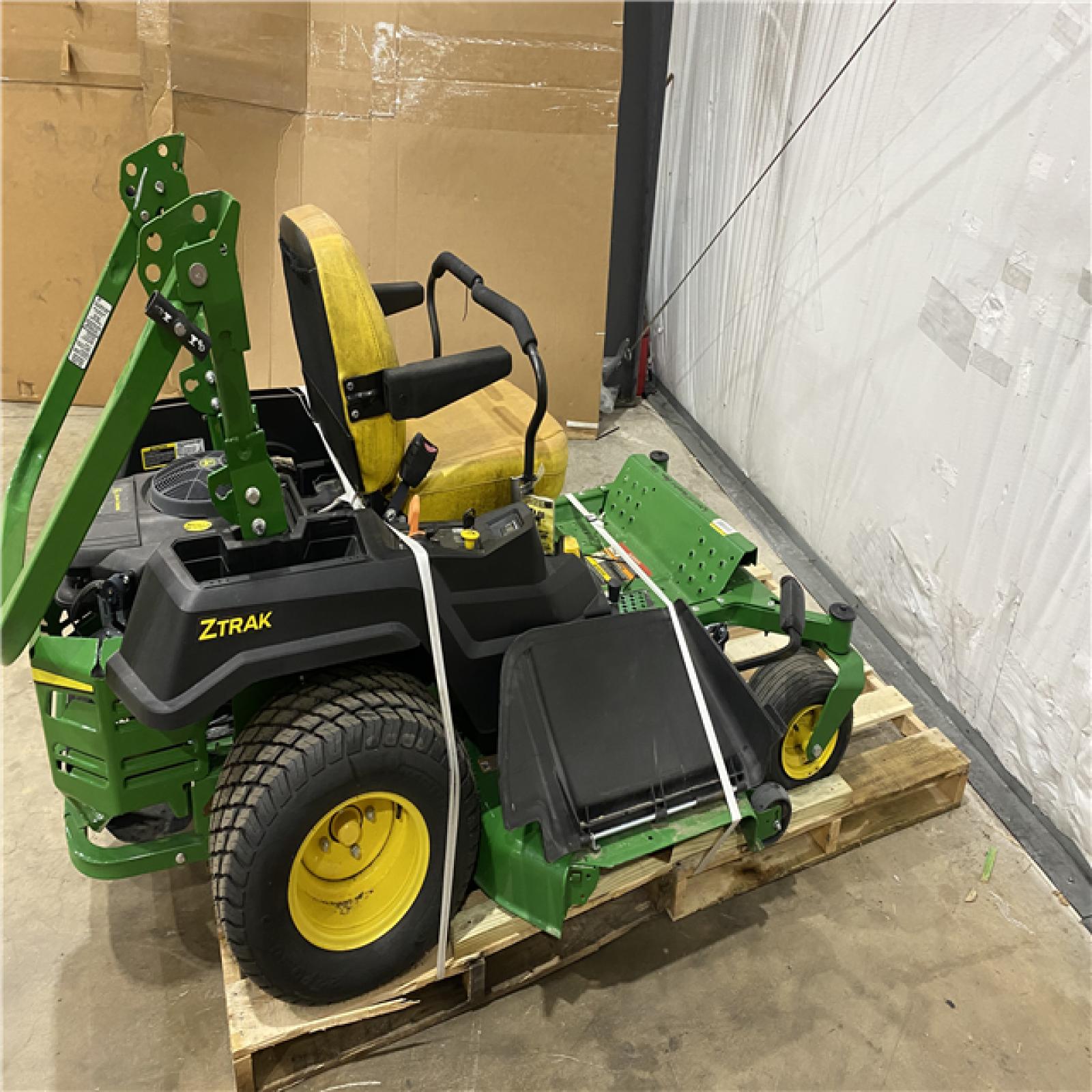 JOHN DEERE ZTRAK Z515E 60 INCH SIT DOWN LAWN MOWER