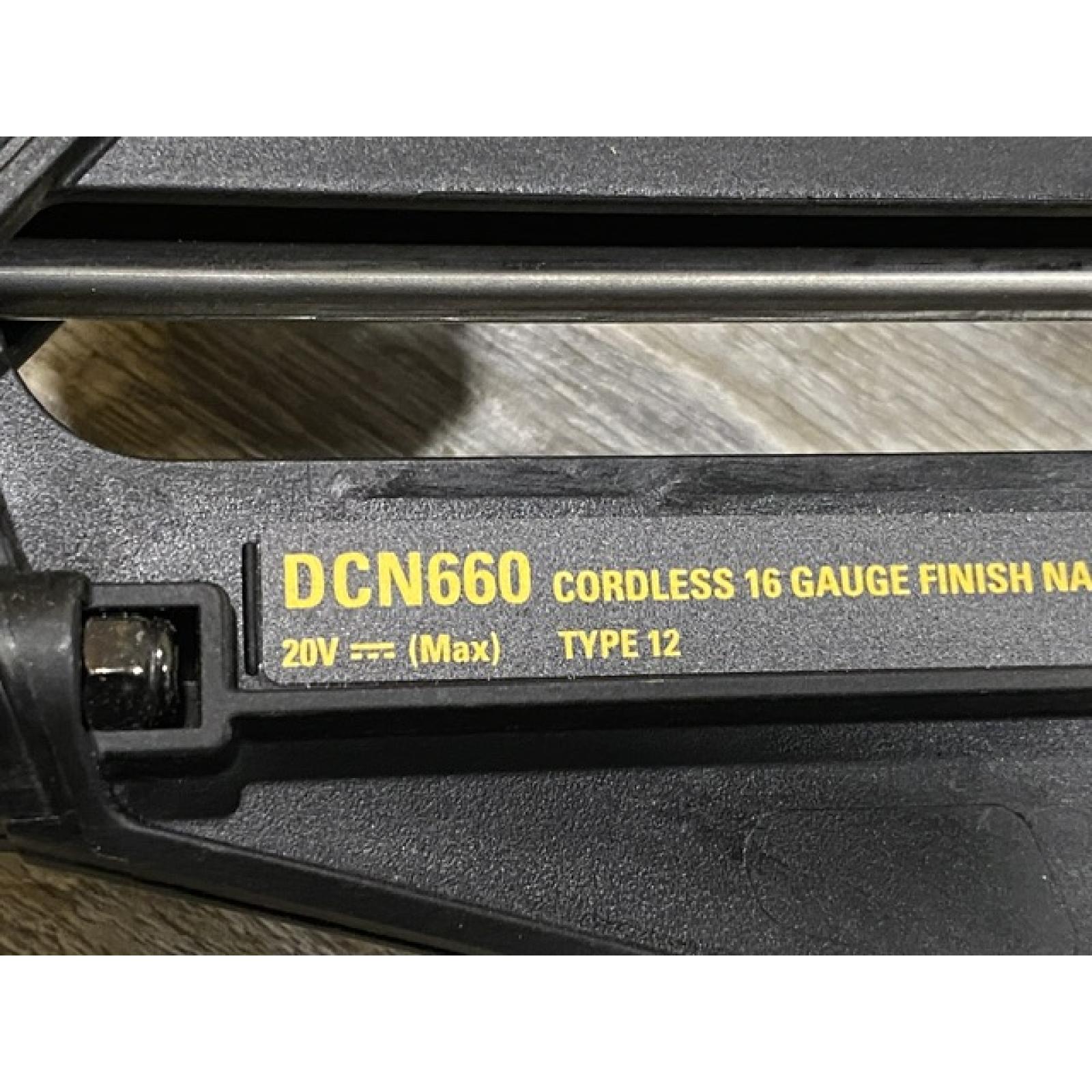 AS-IS DEWALT 20V MAX XR 16-Gauge Electric Cordless Angled Finishing Nailer Kit