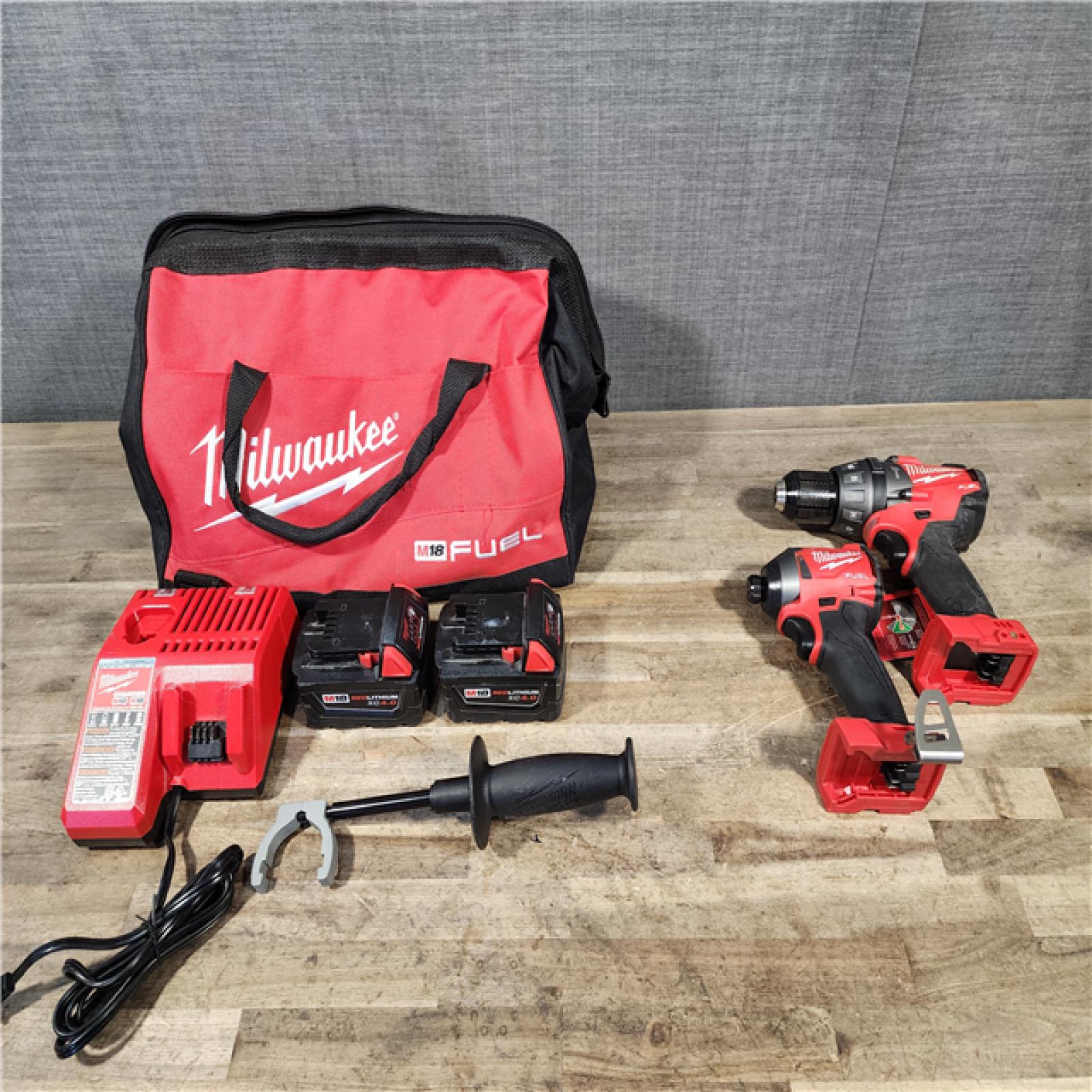HOUSTON LOCATION - AS-IS MILWAUKEE 2 TOOL COMBO KIT W/ (2) BATTERY & CHARGER
