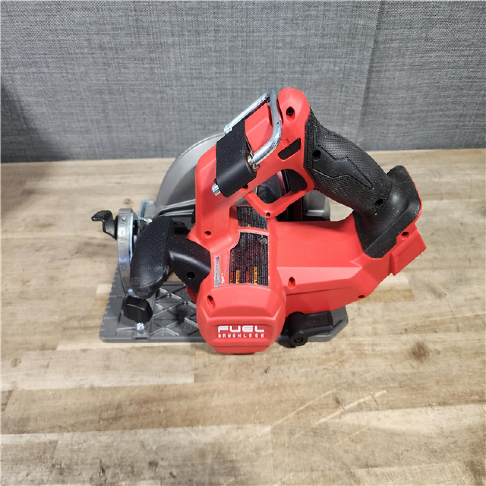 HOUSTON LOCATION - AS-IS Milwaukee M18 FUEL 7-1/4 Inch Circular Saw (Bare Tool)