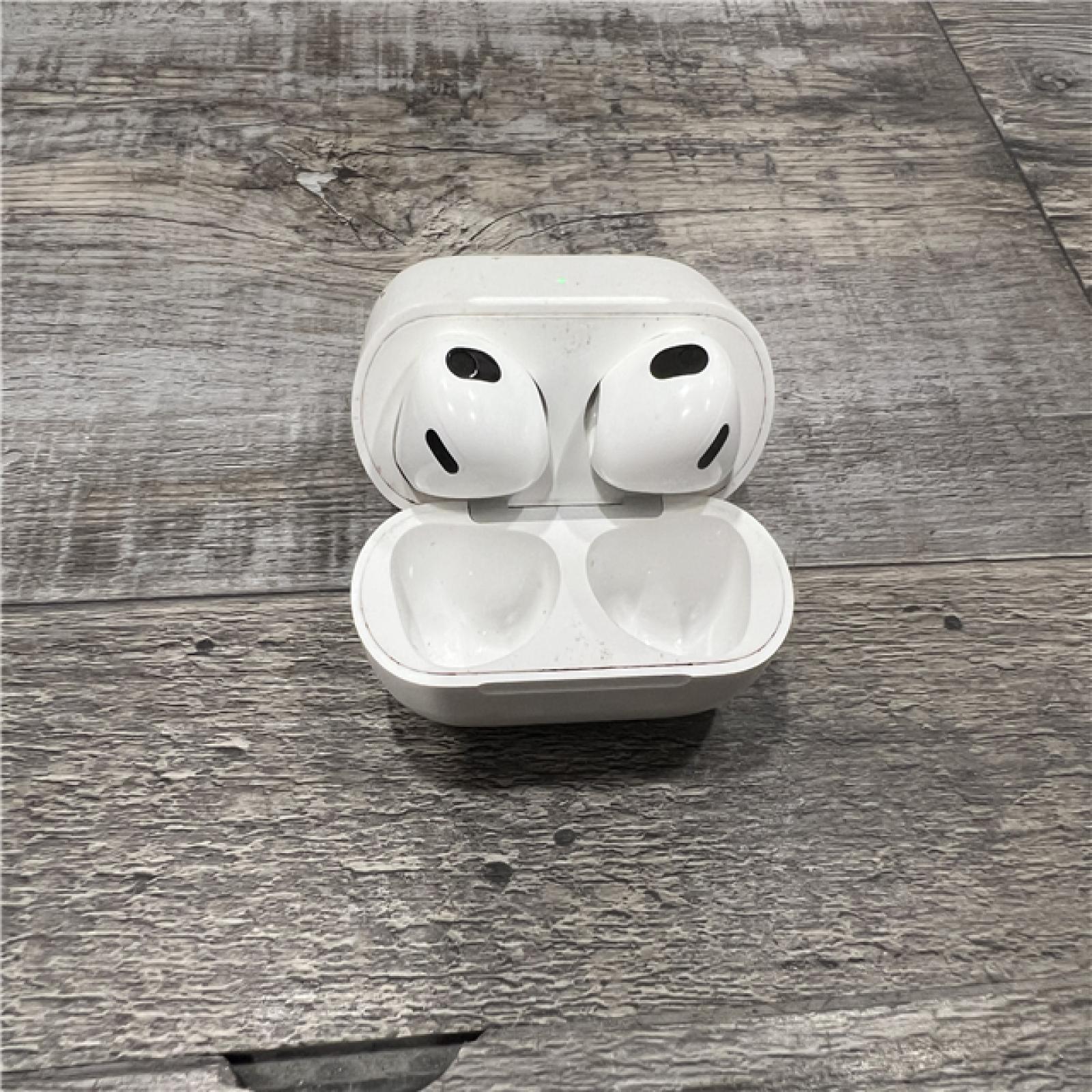 AS-IS Apple - AirPods (3rd generation) with Lightning Charging Case - White