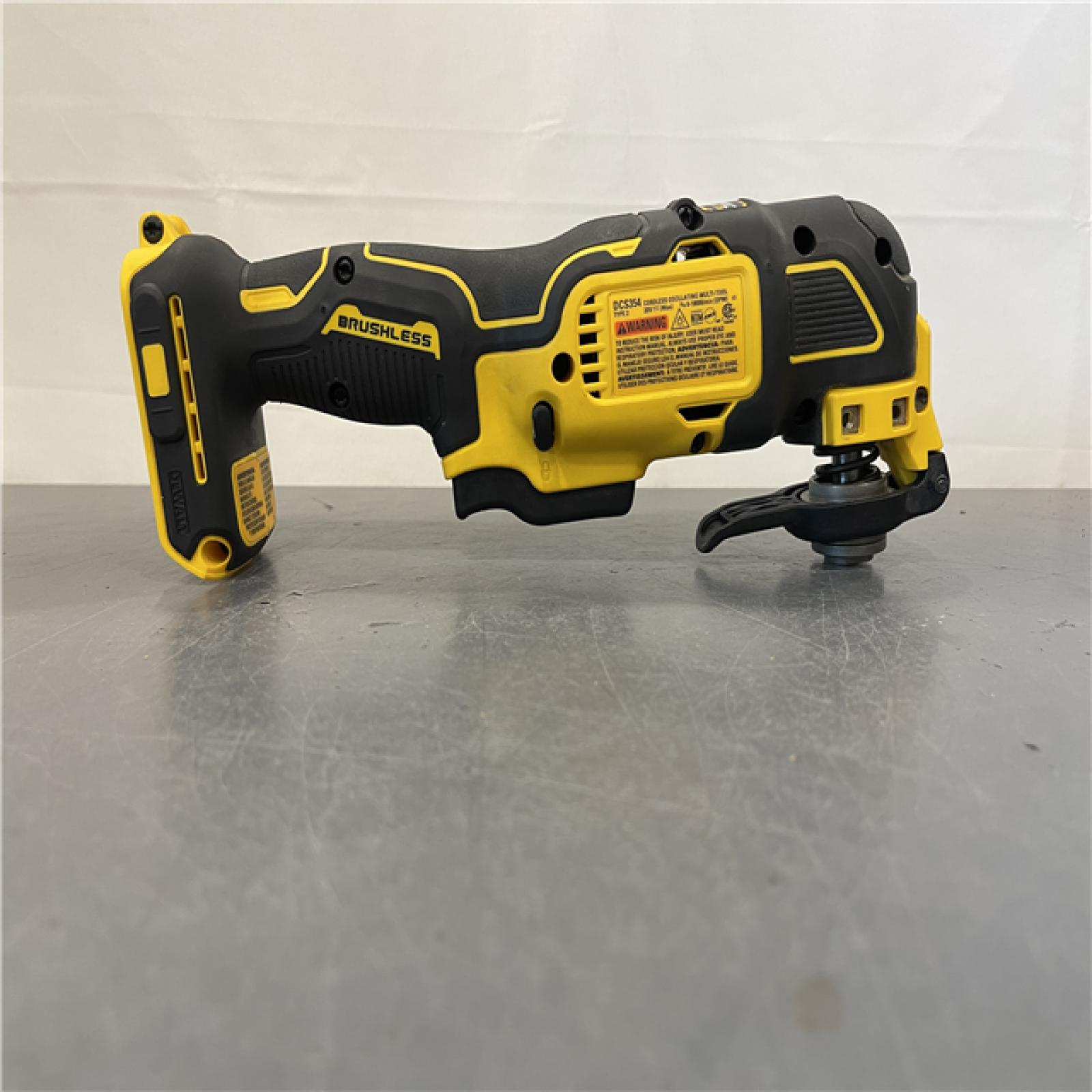 AS-IS - DEWALT ATOMIC 20V MAX Cordless Brushless Oscillating Multi Tool
