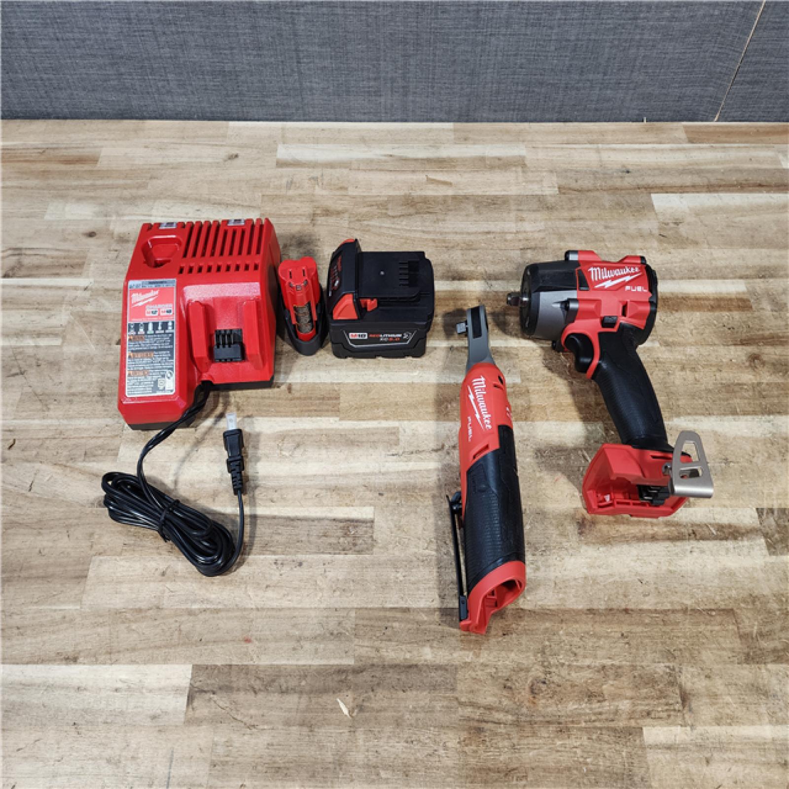 HOUSTON LOCATION - AS - IS Milwaukee 2 Tool Combo Kit W/ (2) Battery & Charger