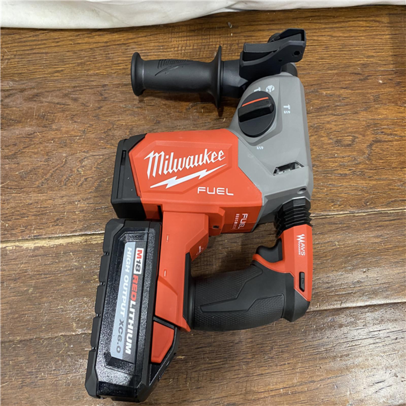 AS-IS Milwaukee 2912-22 M18 Fuel 18V 1  SDS Plus Rotary Hammer with Battery & Charger