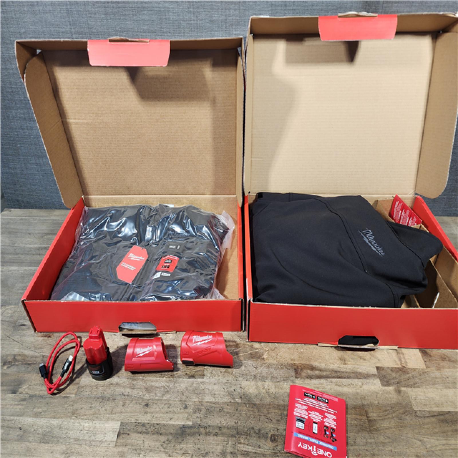 HOUSTON LOCATION - AS-IS MILWAUKEE 2 HEATED CLOTHING COMBO KIT