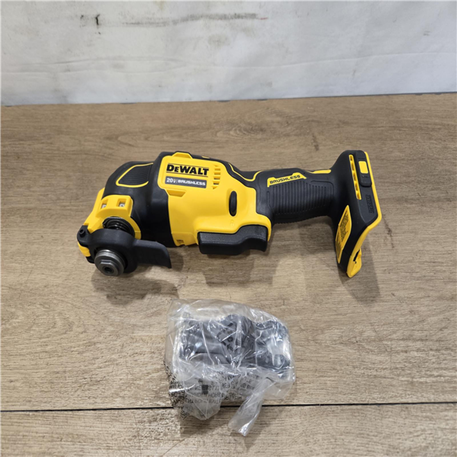 AS-IS DEWALT ATOMIC 20V MAX* Cordless Oscillating Multi Tool (Tool-Only)