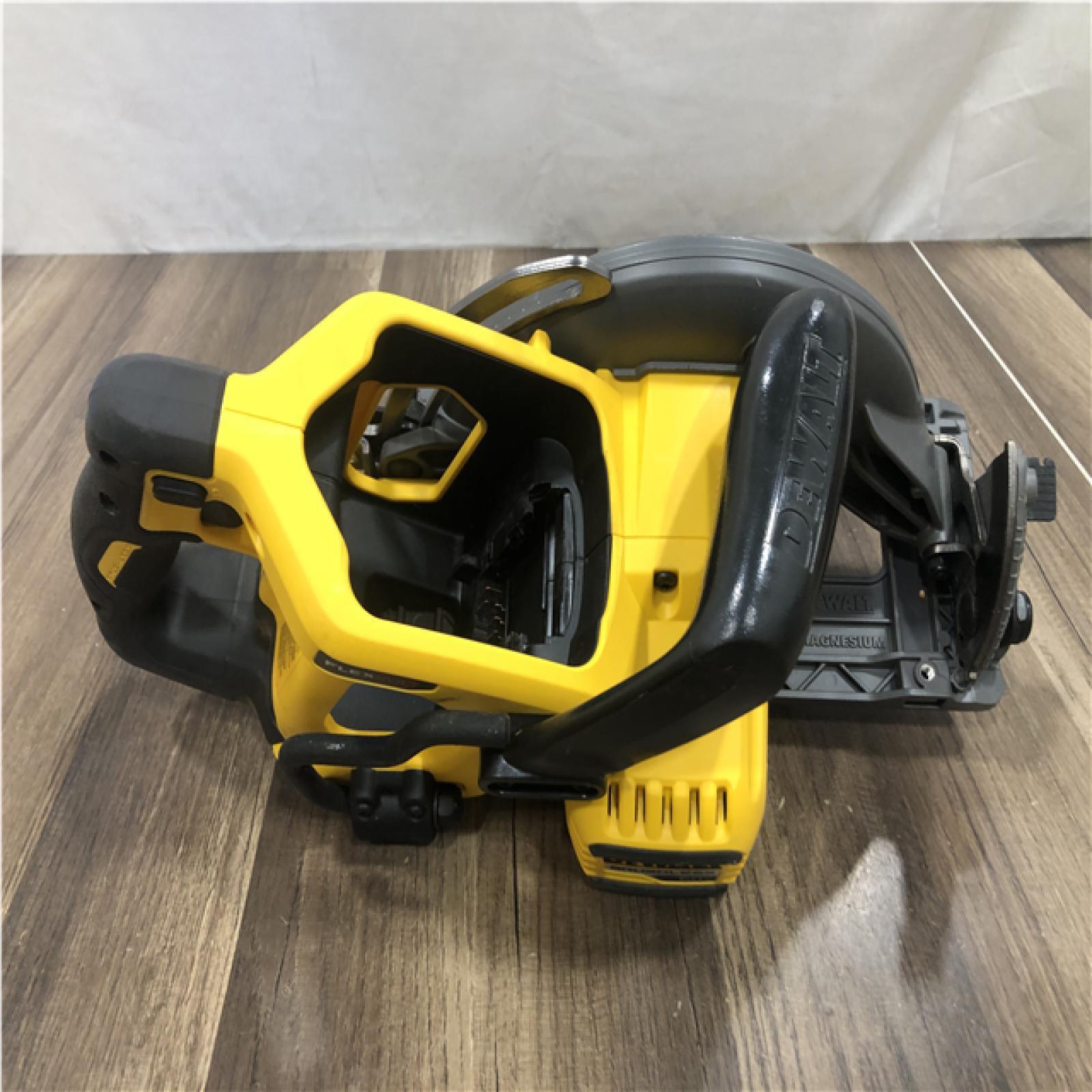 AS-IS DEWALT FLEXVOLT 60V MAX Cordless Brushless 7-1/4 in. Wormdrive Style Circular Saw (Tool Only)